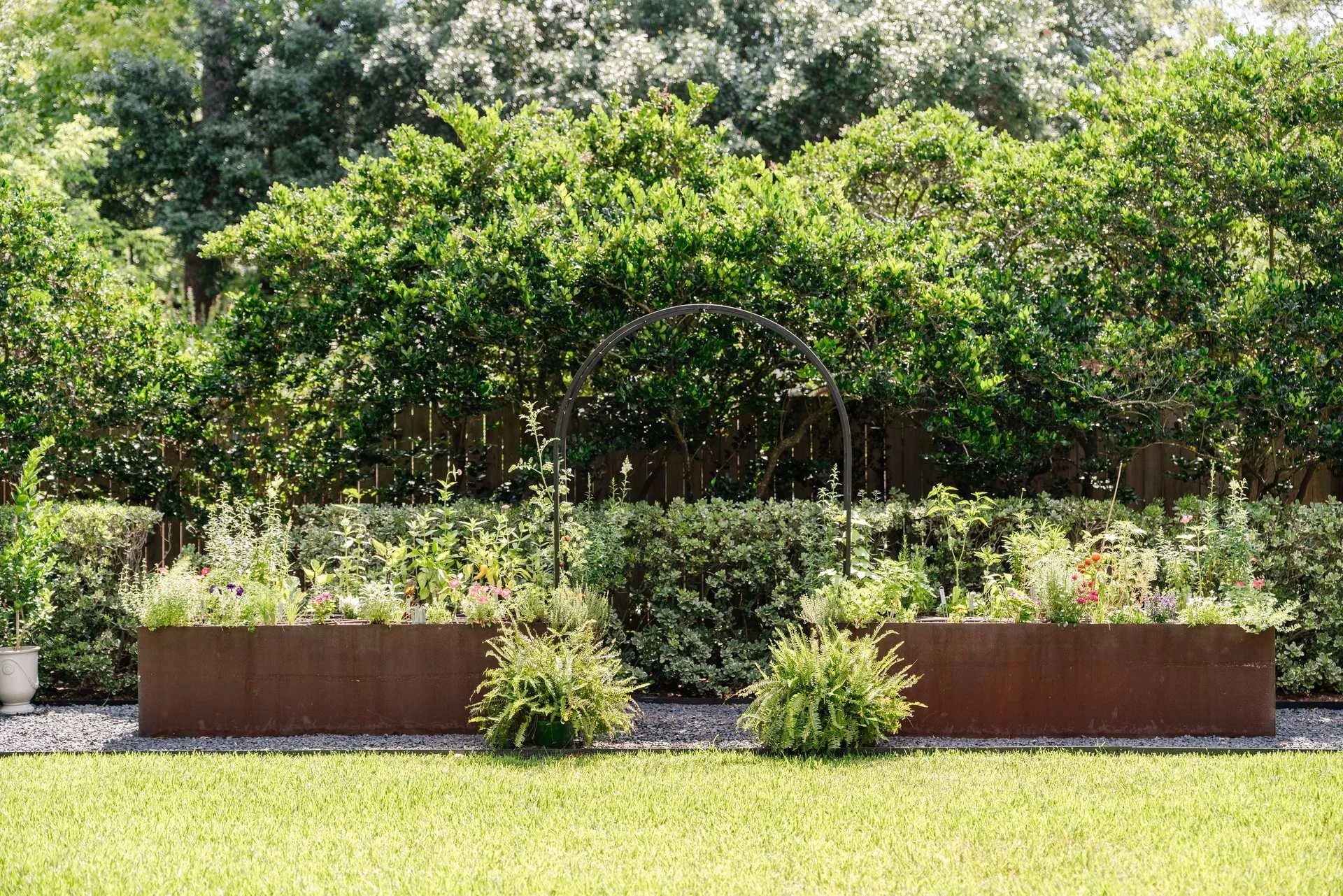 garden-girls-houston-texas-portfolio-timberglen-03.jpg
