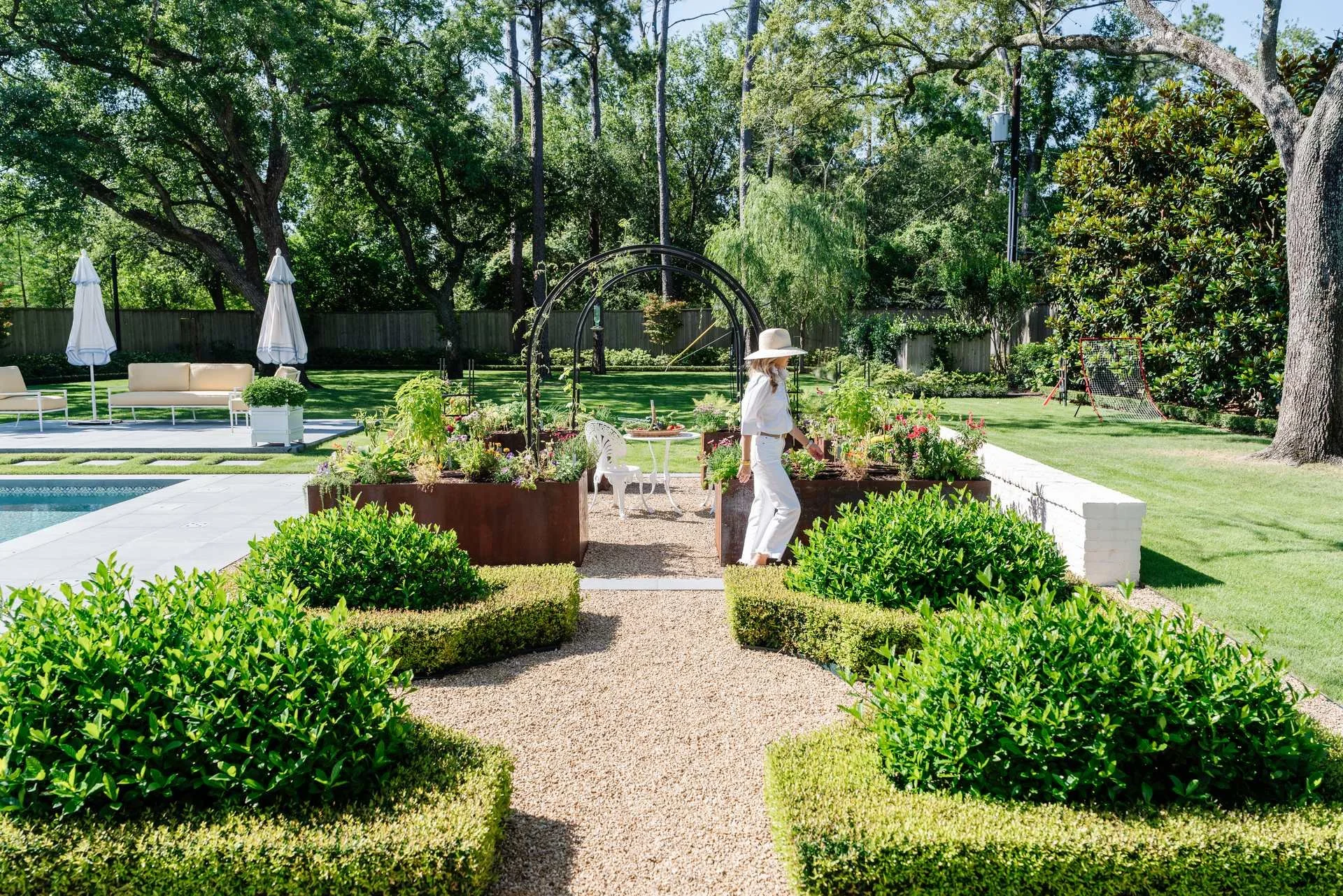 garden-girls-houston-texas-portfolio-village-vignette-01.jpg
