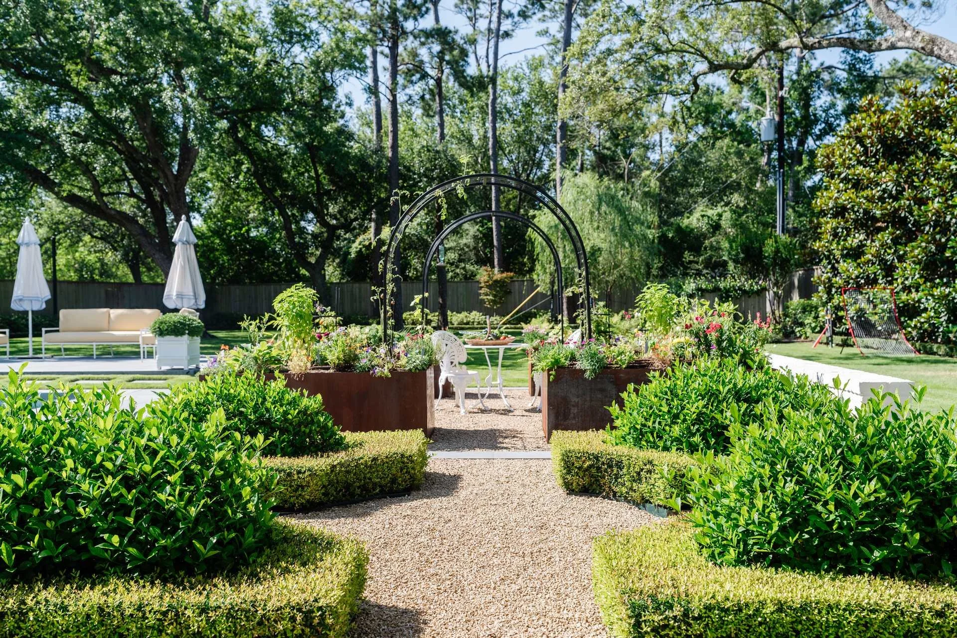garden-girls-houston-texas-portfolio-village-vignette-03.jpg