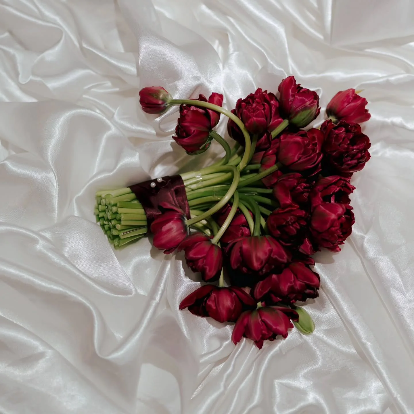 Forget shy pastels! 2026 is all about weddings that POP! From punchy palettes to decor that's good enough to eat, save this for your mood board!

Photography @danilouphoto 

align x iscoyd 
planning and host @fayewildephotography #fayewildeworkshops 