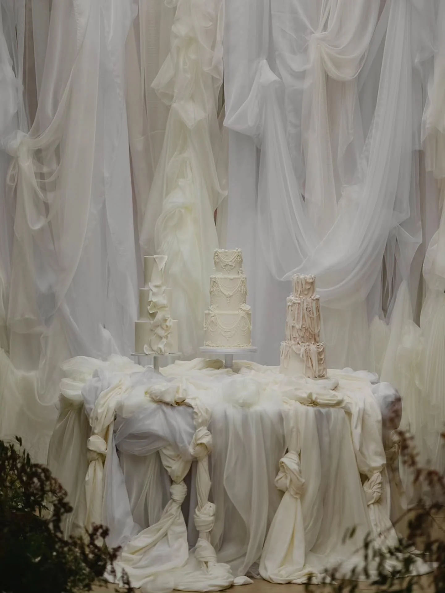 Why have one cake, when you can have three. 
These three beauties created by @lisamariecakes

📸 @bownessfilm

Concept &amp; hosts @bellebridalmagazine @rebellemarketing
Styling @peartreelanestyling
Florals @bellsanddasiesflorist
Makeup @joleversuch 