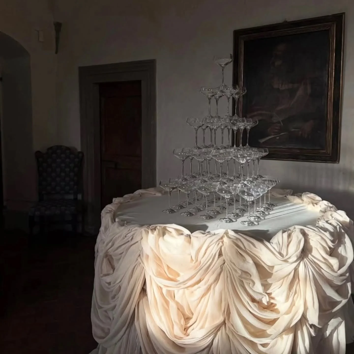 &quot;Cocktail Hour&quot; never looked so good

Planner:&nbsp;@bloomandgrowevents

Venue:&nbsp;@castellodibibbione

Hair Artist:&nbsp;@konibennettt

Photography:&nbsp;@sydneytobinphoto

Videography:&nbsp;@blainetrowellfilms

Content Creator:&nbsp;@so