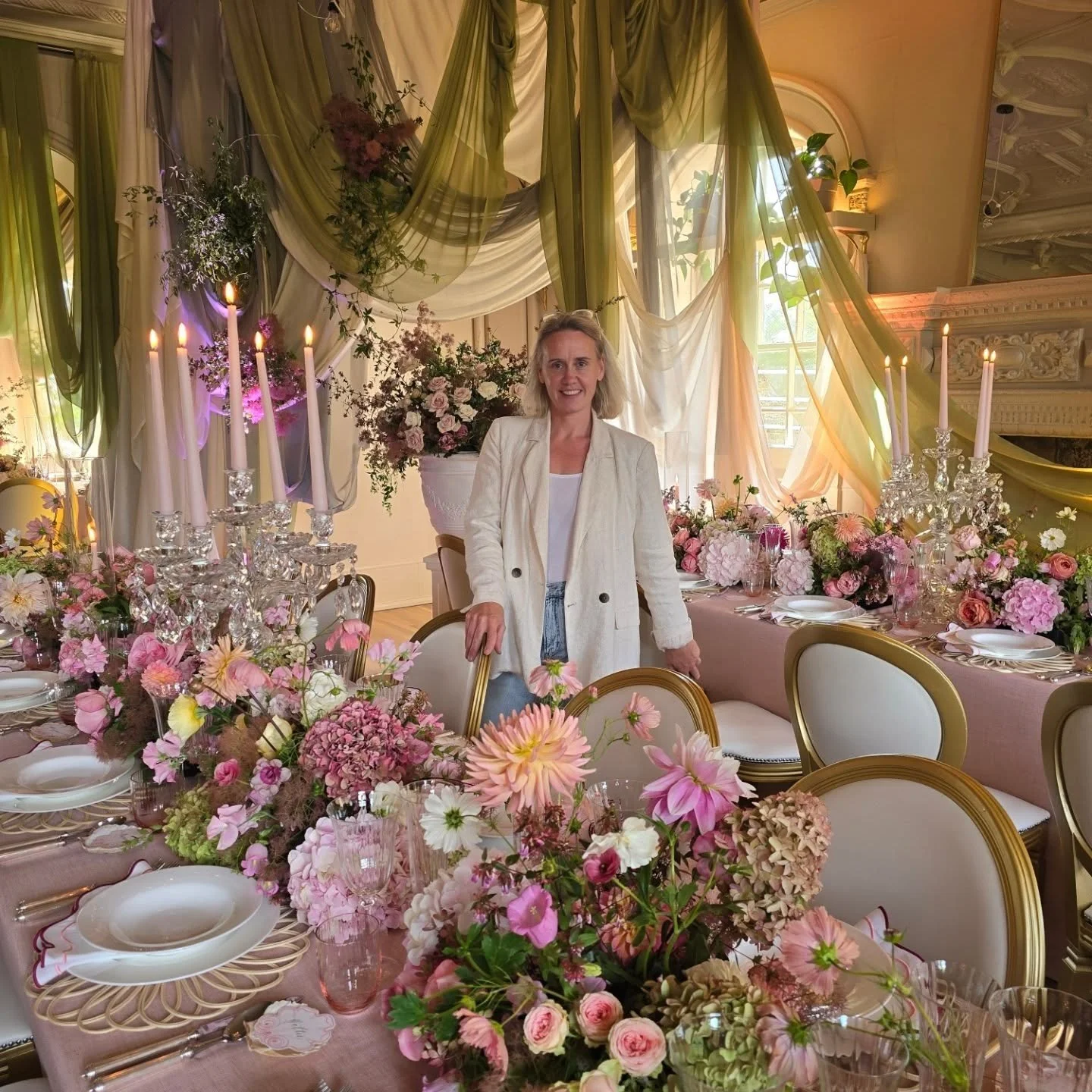 I've never really introduced myself, but I thought it was about time. 

I'm Lizzie, and I started Mae Dae in 2019 after leaving my Fashion Lecturer role. 

This is where I'm my happiest surrounded by fabric and these beautiful flowers by Kim @dreambo