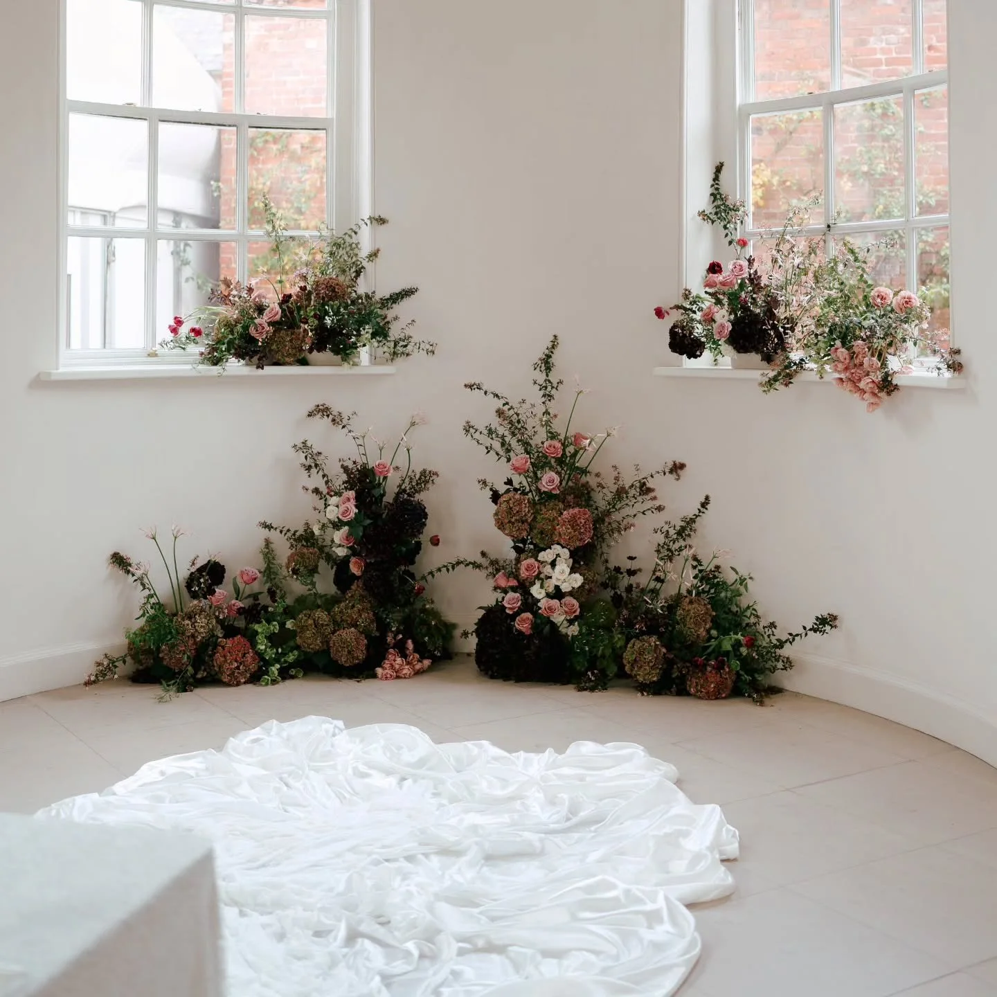 Decadent Details: Why Chocolate is the Color of 2026 Weddings

Forget all the pastels&mdash;the biggest trend for 2026 weddings is the rich, comforting, and utterly chic hue of Chocolate Brown (and all its beautiful family: mocha, espresso, caramel, 