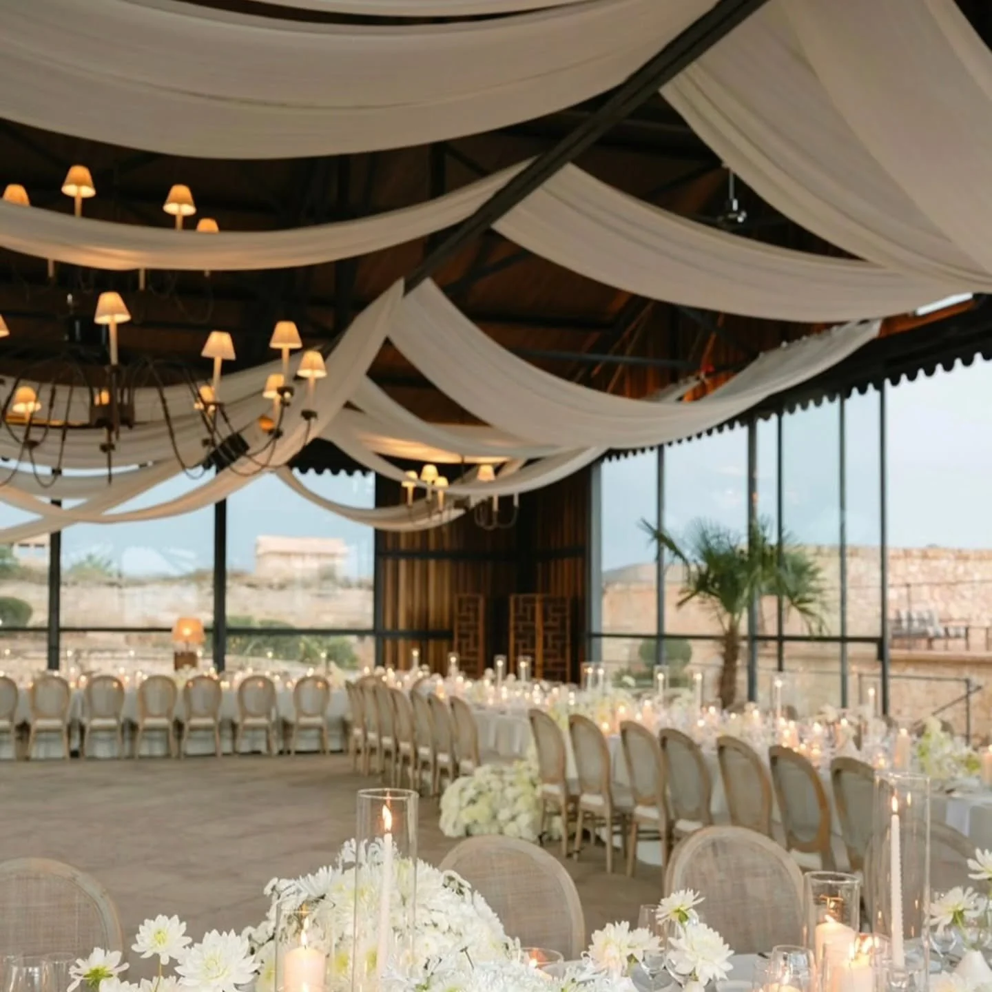 This was an amazing experience for the Mae Dae Team 
In one weekend, we draped 3 weddings in 3 different countries. 
Team one created a beautiful backdrop in Tuscany. Team Two flying from Ibiza to Majorca to create this dramatic draping at the beauti