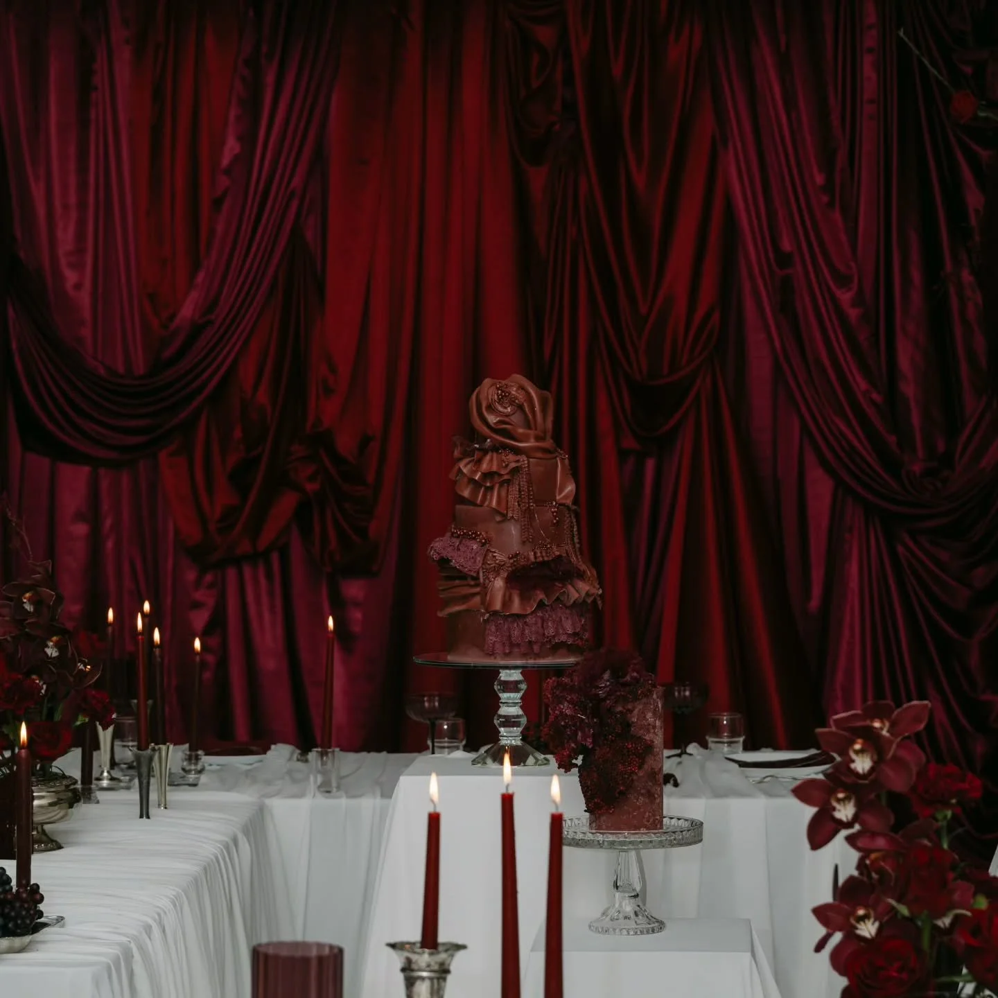 An unsung hero with a beautiful soul and an eye for capturing insanely beautiful images.  @paulinaharstonphotography 

Cake designer: @theorchidkitchen
Styling: @wow.my.event.weddings
Photography: @paulinaharstonphotography
Florist: @florist_grazina
