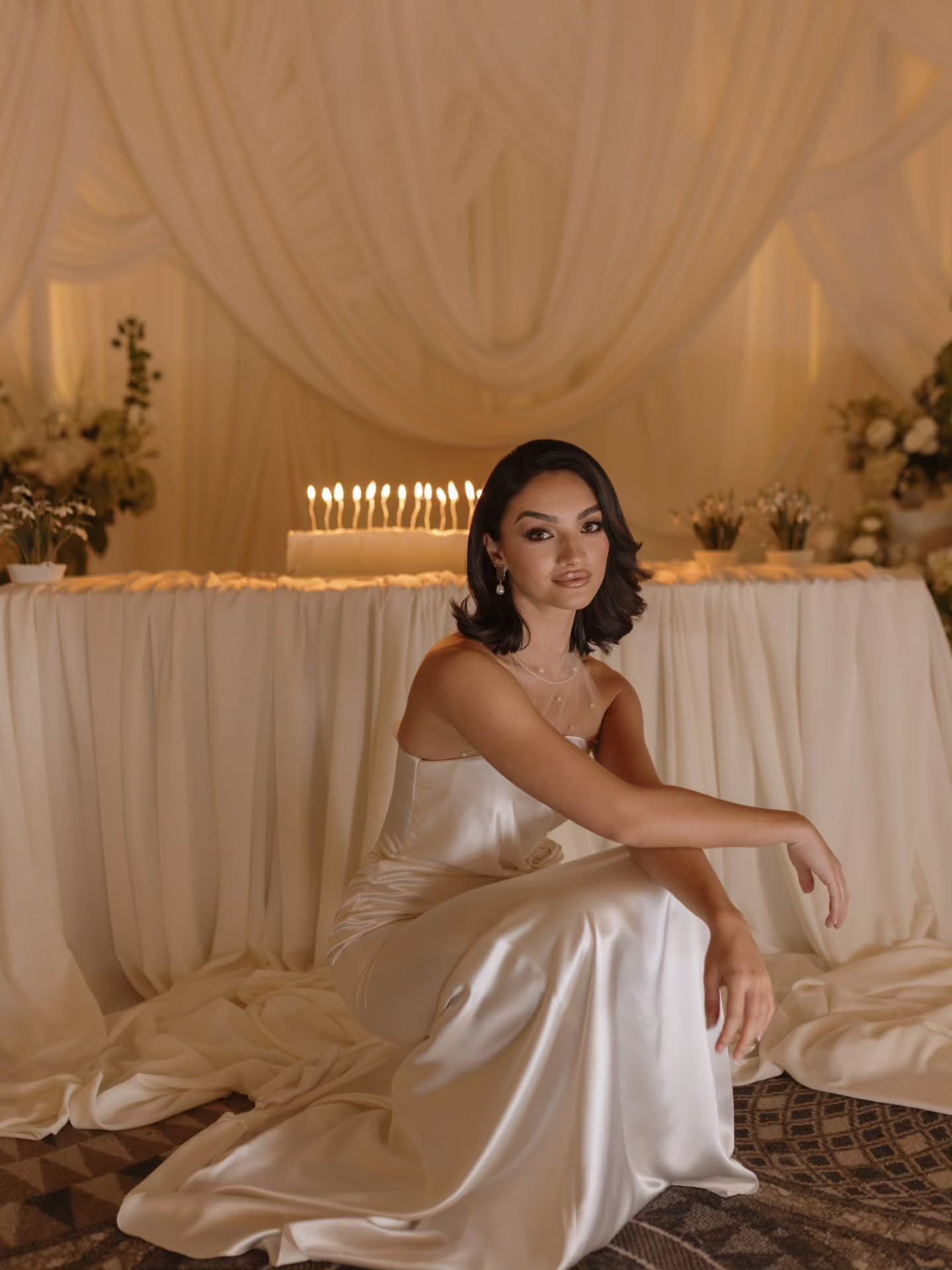 Draping is having a major movement for 2026, and we are officially obsessed. Gone are the days of simple backdrops&mdash;this year is all about sculptural, layered fabrics that redefine a space. From heavy velvets to airy, billowing silks, we&rsquo;r