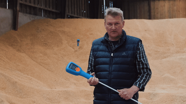 the wireless sensor spear connect to the agrolog app