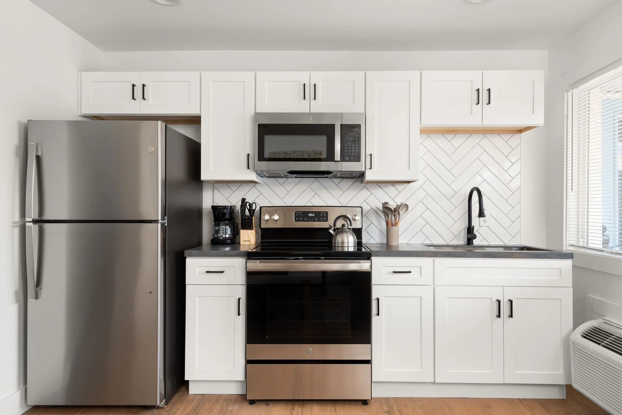 2102_Clifton_Ave_11_int_11.jpg