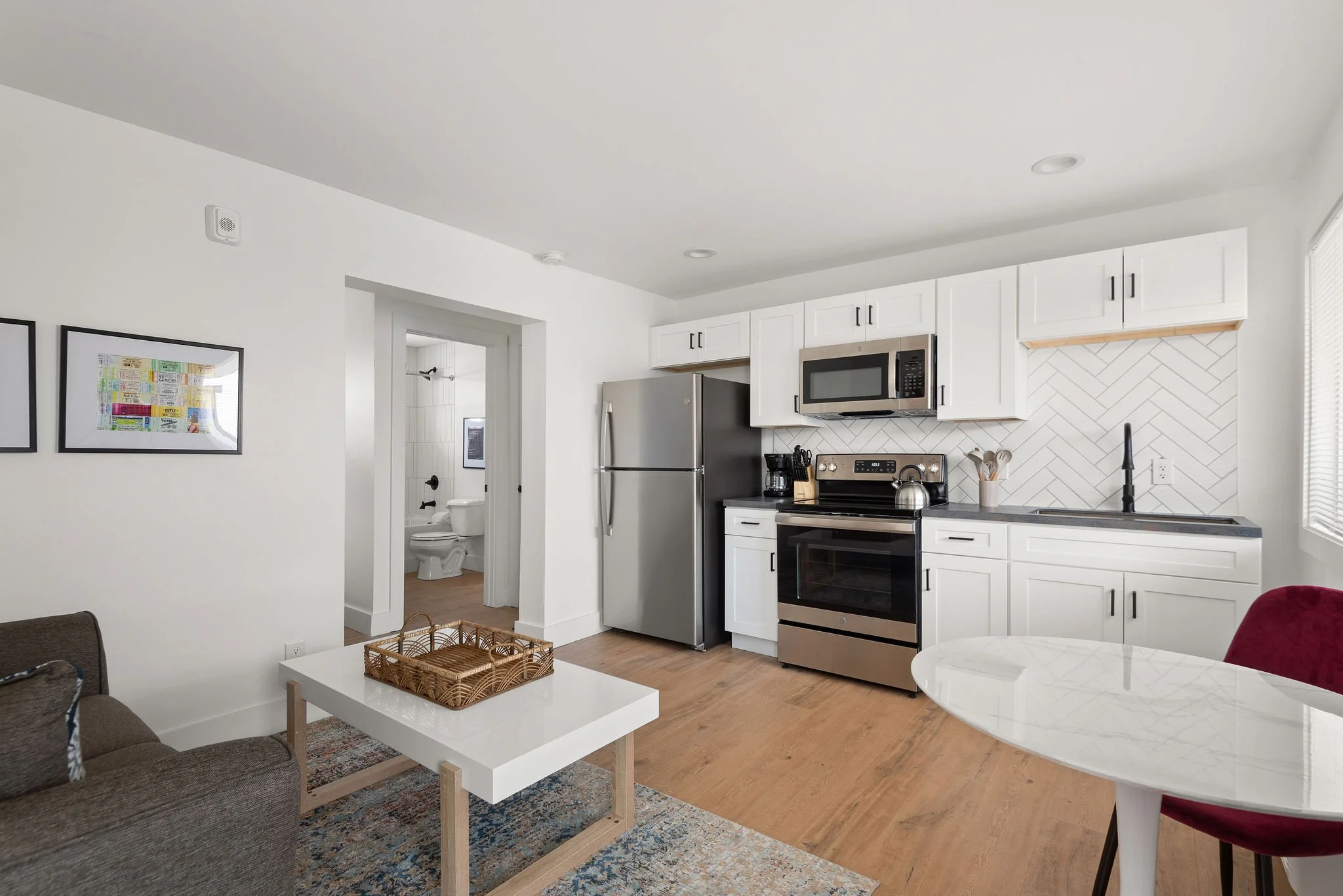 2102_Clifton_Ave_11_int_02.jpg