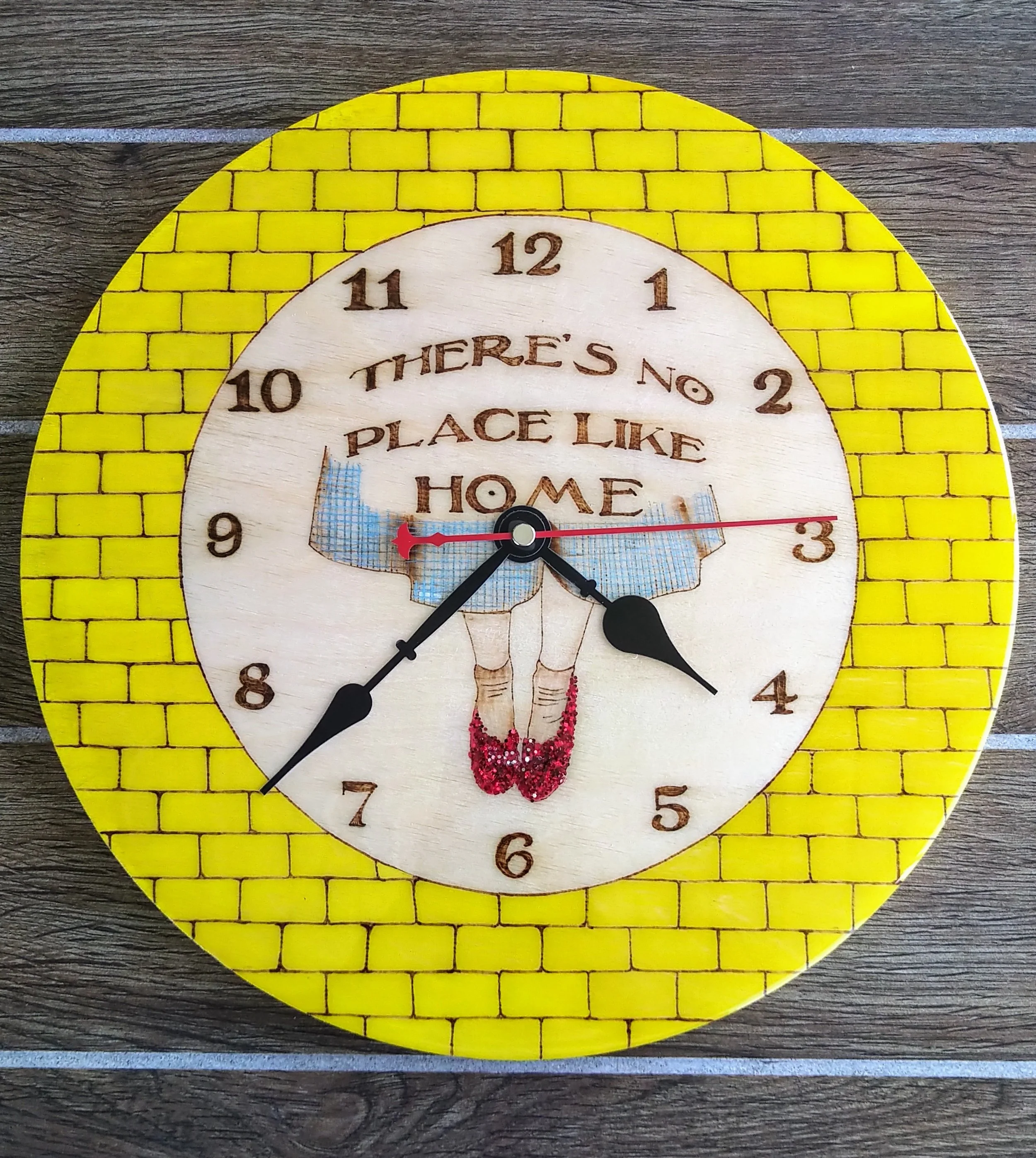 12" 'Wizard of Oz' Clock