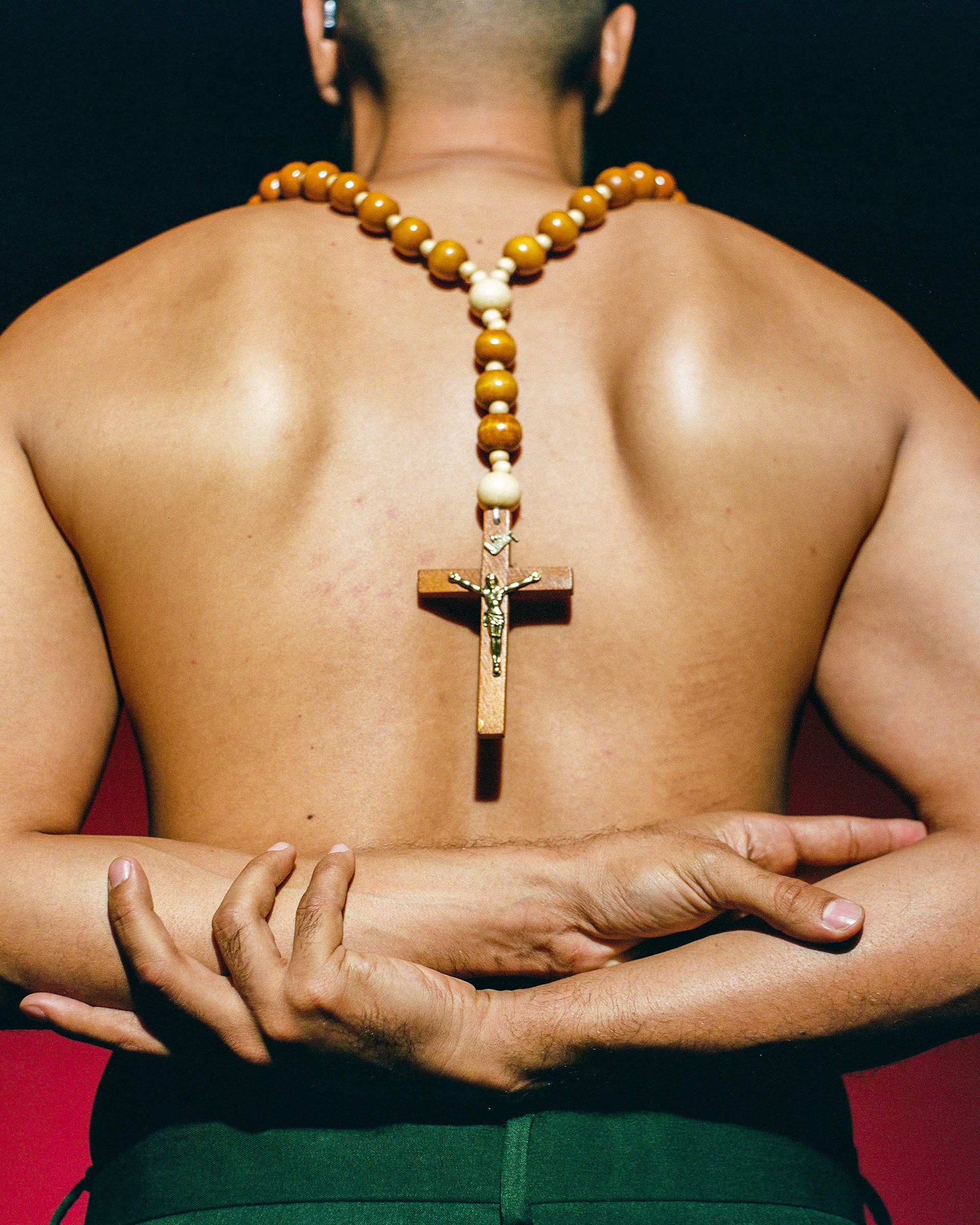 Cuerpo, 2022, 120mm.
Rosarios are a staple in every Catholic home. I grew up in a very religious household; I spent my childhood and adolescence going to church every Sunday and most of my family gatherings required a degree of planning.