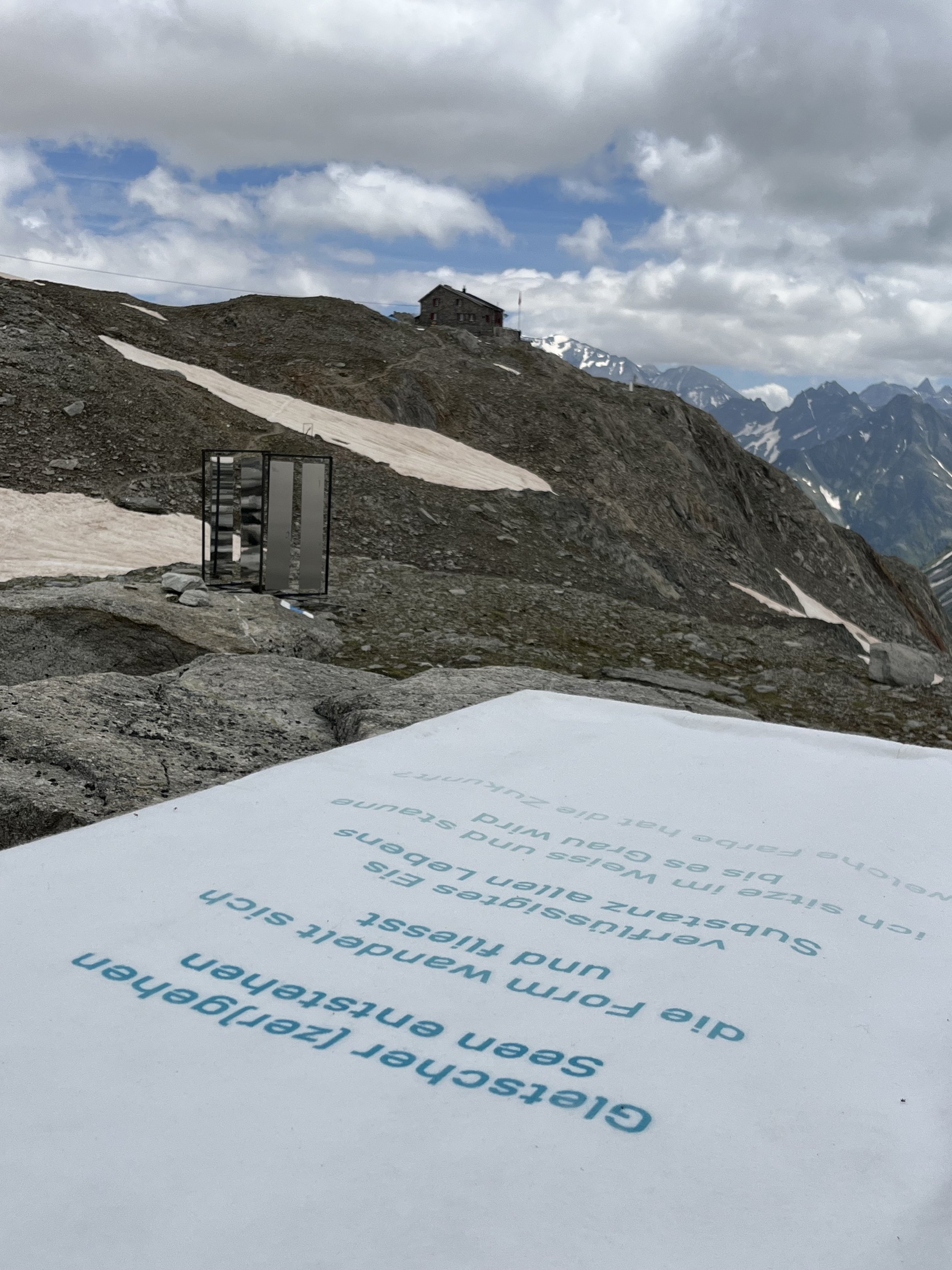 IMG_4525 glketscher-tisch ll.jpeg