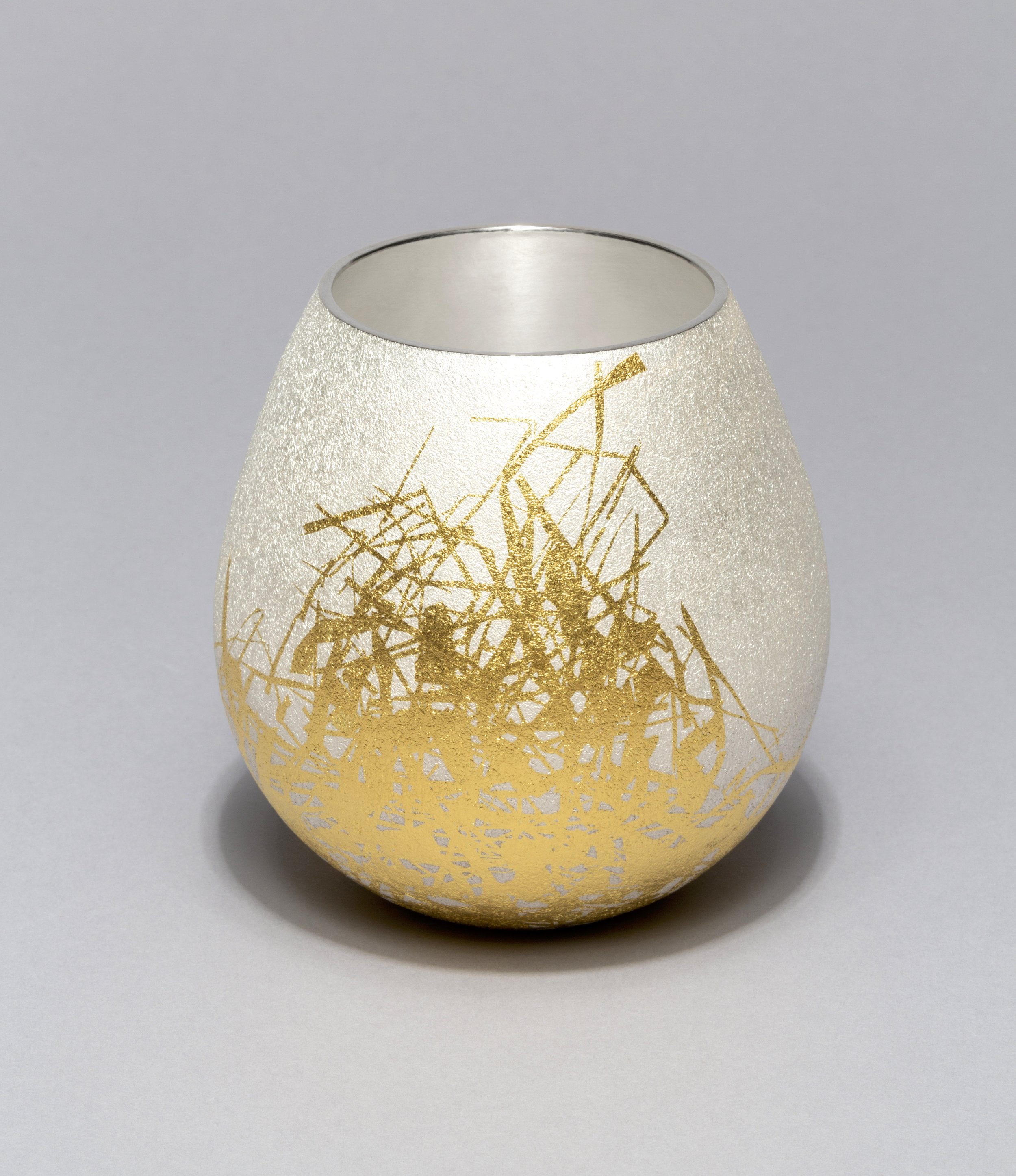 Jessica Jue, Brush stroke beaker, 2020, 8x8x9cm, Silver with gold, £2700.JPG