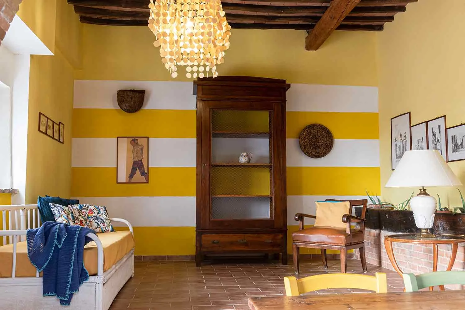 Melograni, living room