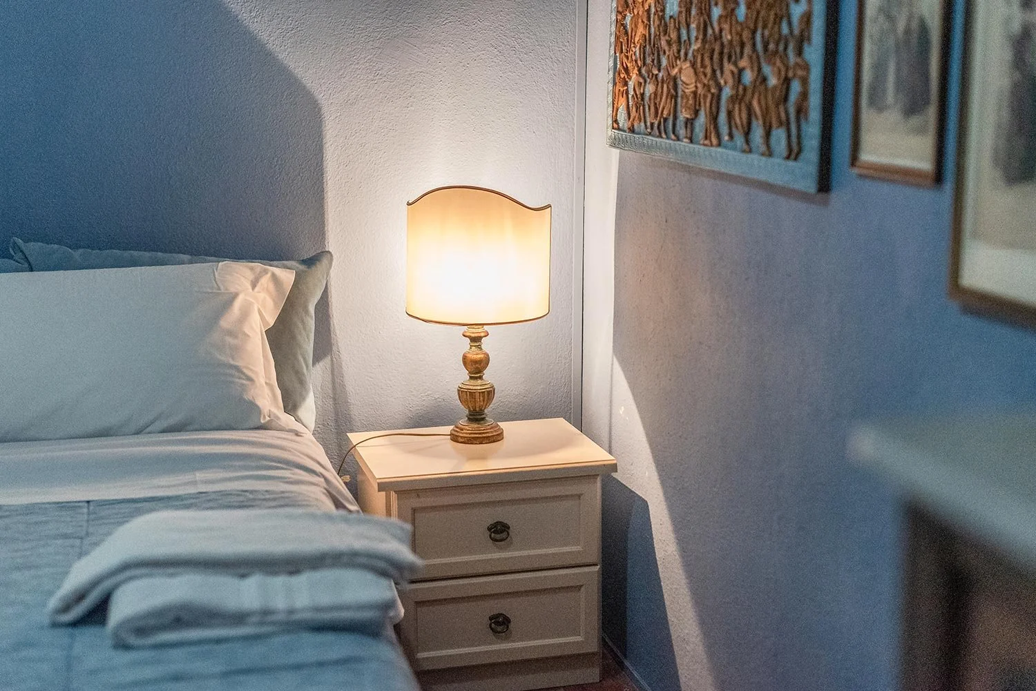 B&B, detail