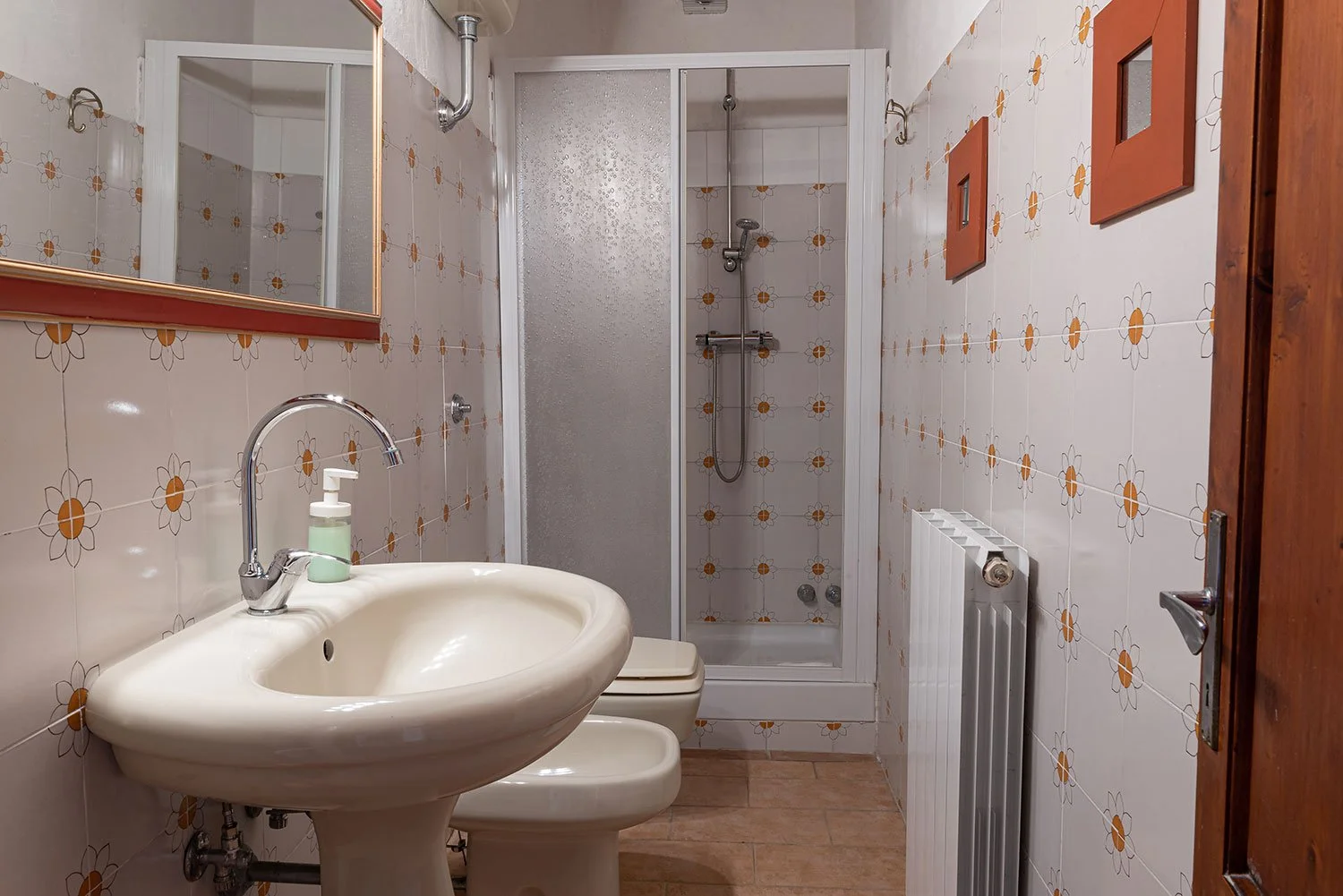 Melograni, bathroom