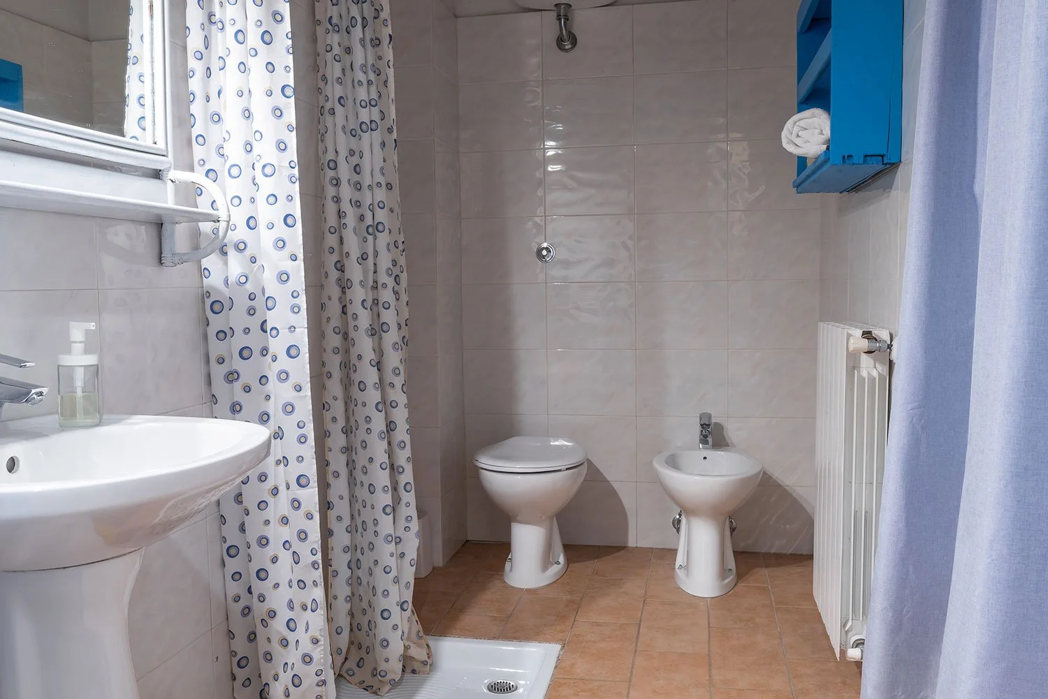 San Giovese, bathroom