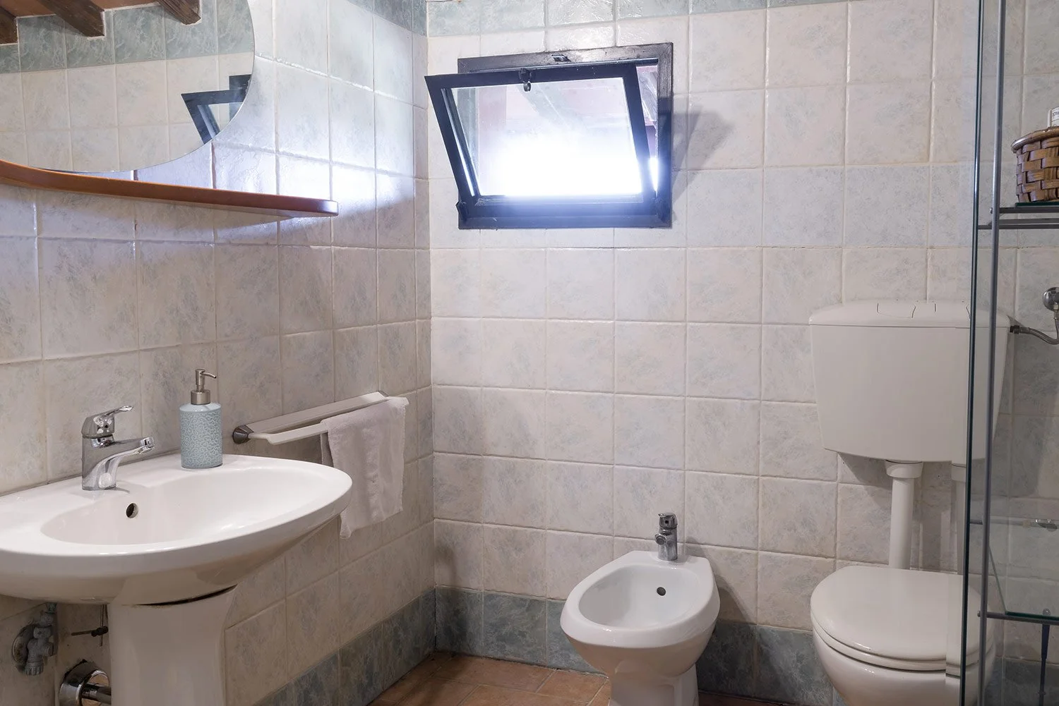 Casetta, bathroom