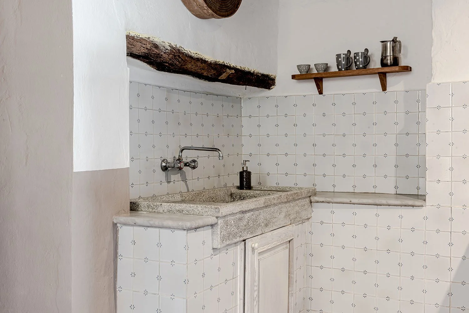 Pini, kitchen, detail