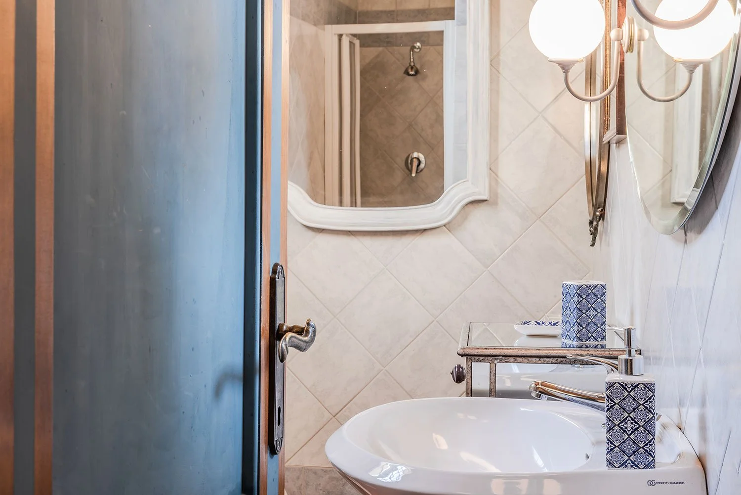 Salci, bathroom