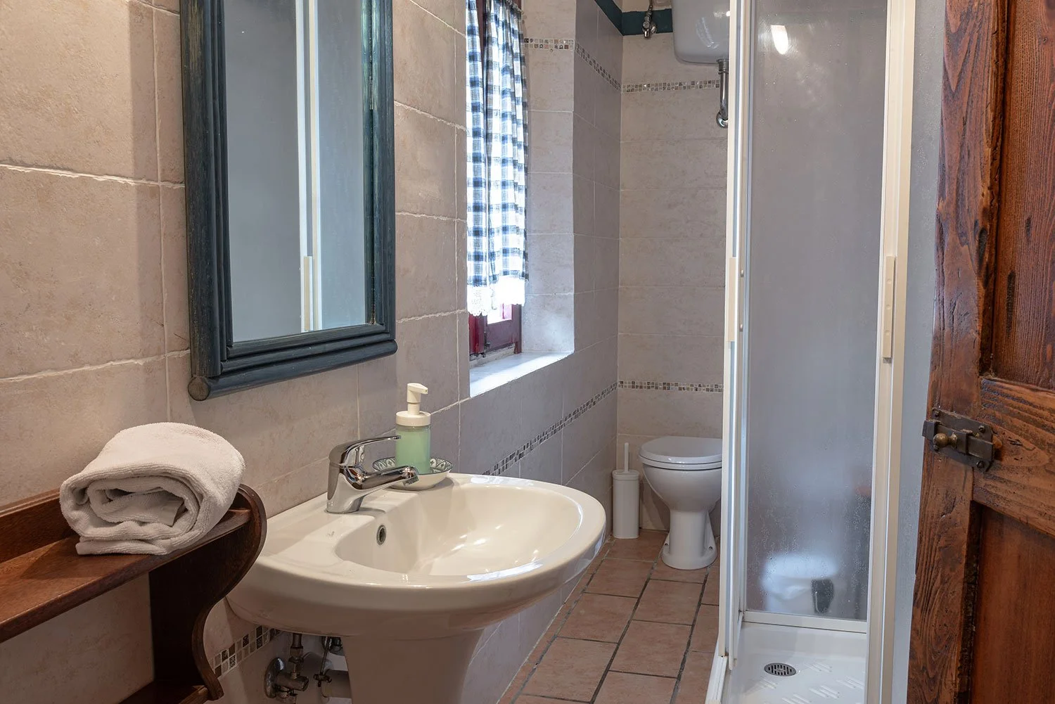 Ginestre, bathroom