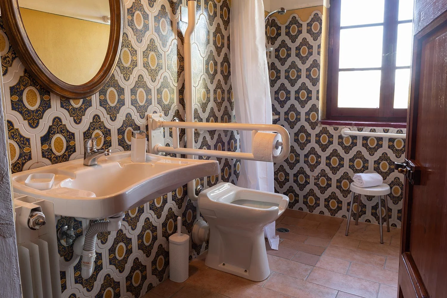 Pini, bathroom