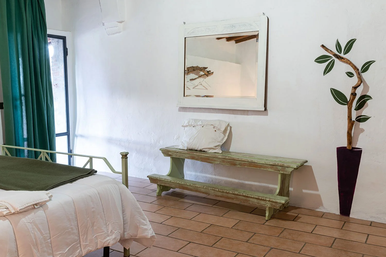 Giaggioli, bedroom detail