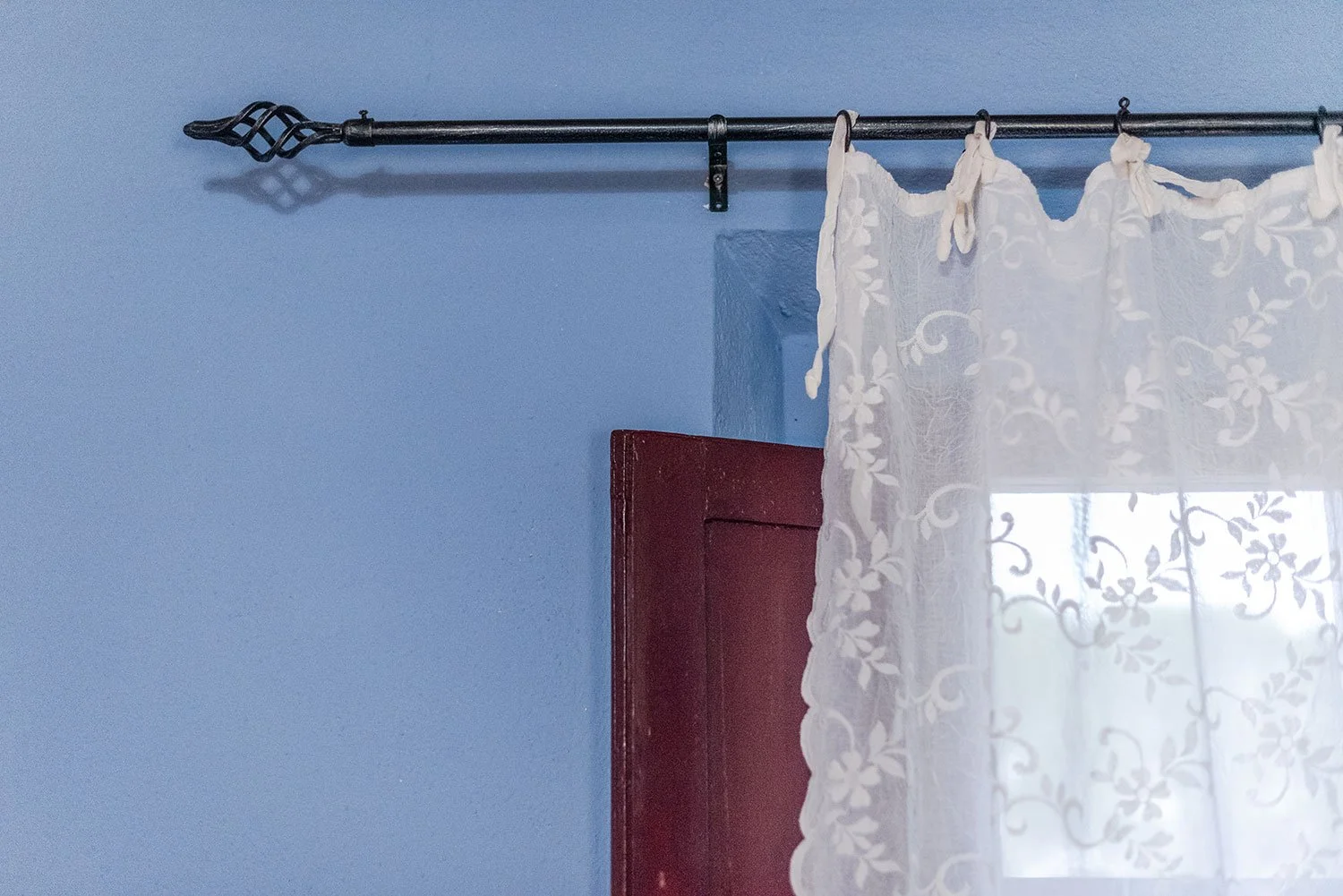 B&B, detail