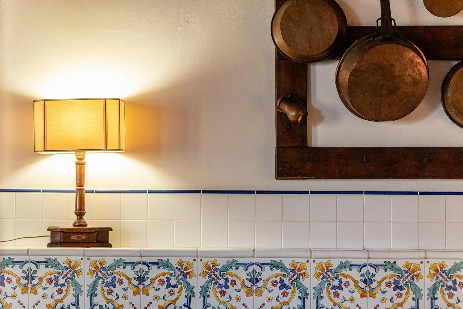 Putti, kitchen detail
