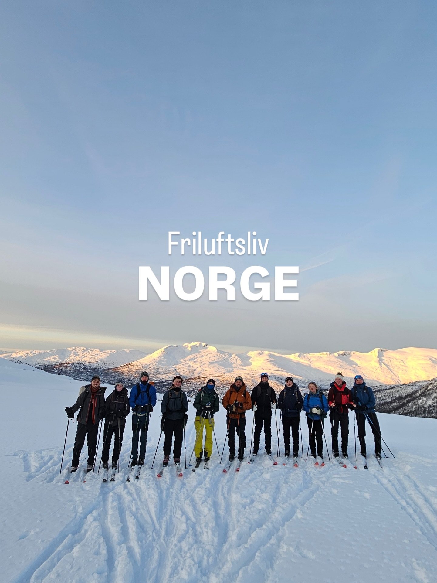 Friluftsliv Norge har v&aelig;rt p&aring; tredagerstur. De fikk oppleve alt man dr&oslash;mmer om i vinterfjellet: M&aring;neskinstur med pudder under skiene og et lite streif av nordlys.
Soloppgang over Jostedalsbreen, og ikke minst hyttekos og fell