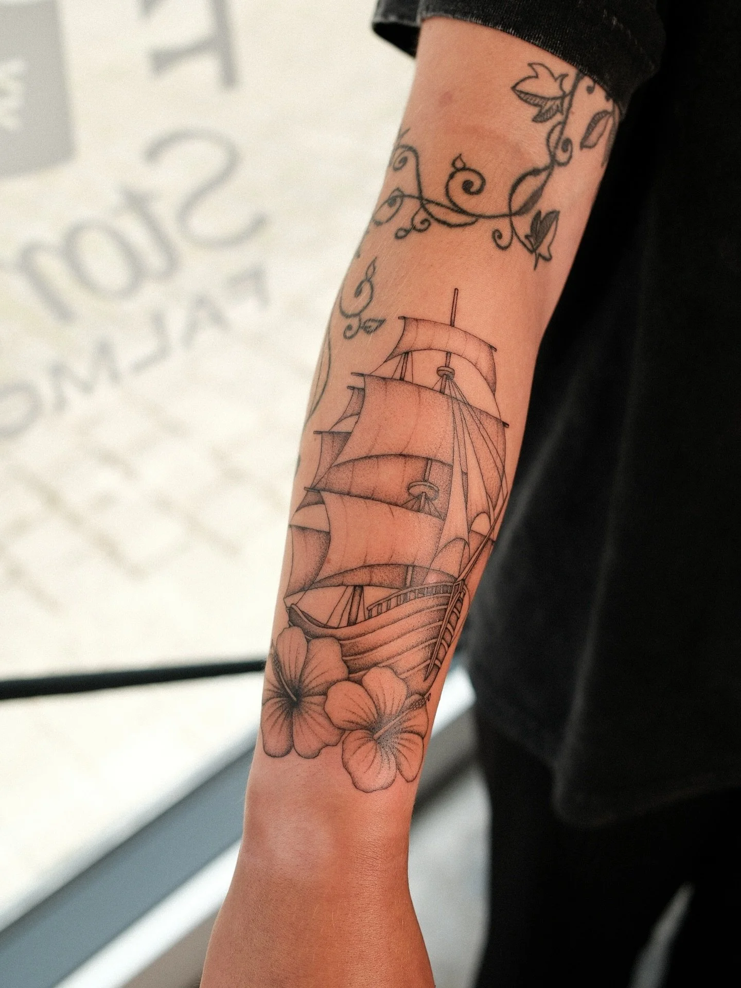 Ship and hibiscus for the lovely Esme 🌺 

I love when I can use real life references for custom designs. The ship was inspired by one that sailed by Penzance a few weeks ago and hibiscus are blooming in the rainforest biome at the Eden Project at th