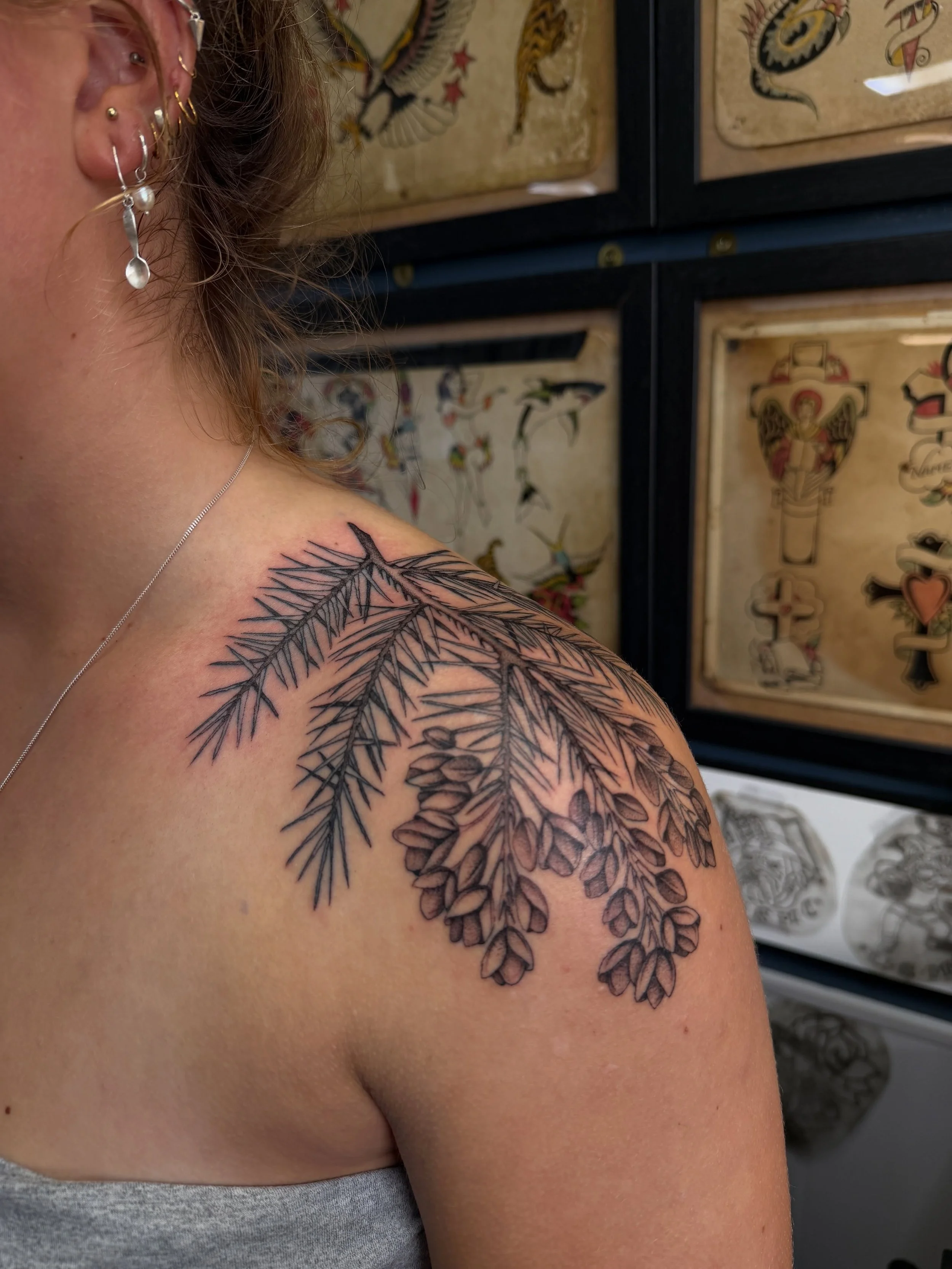 Wild gorse for Esme. Done at @pointhousetattoo 🖤