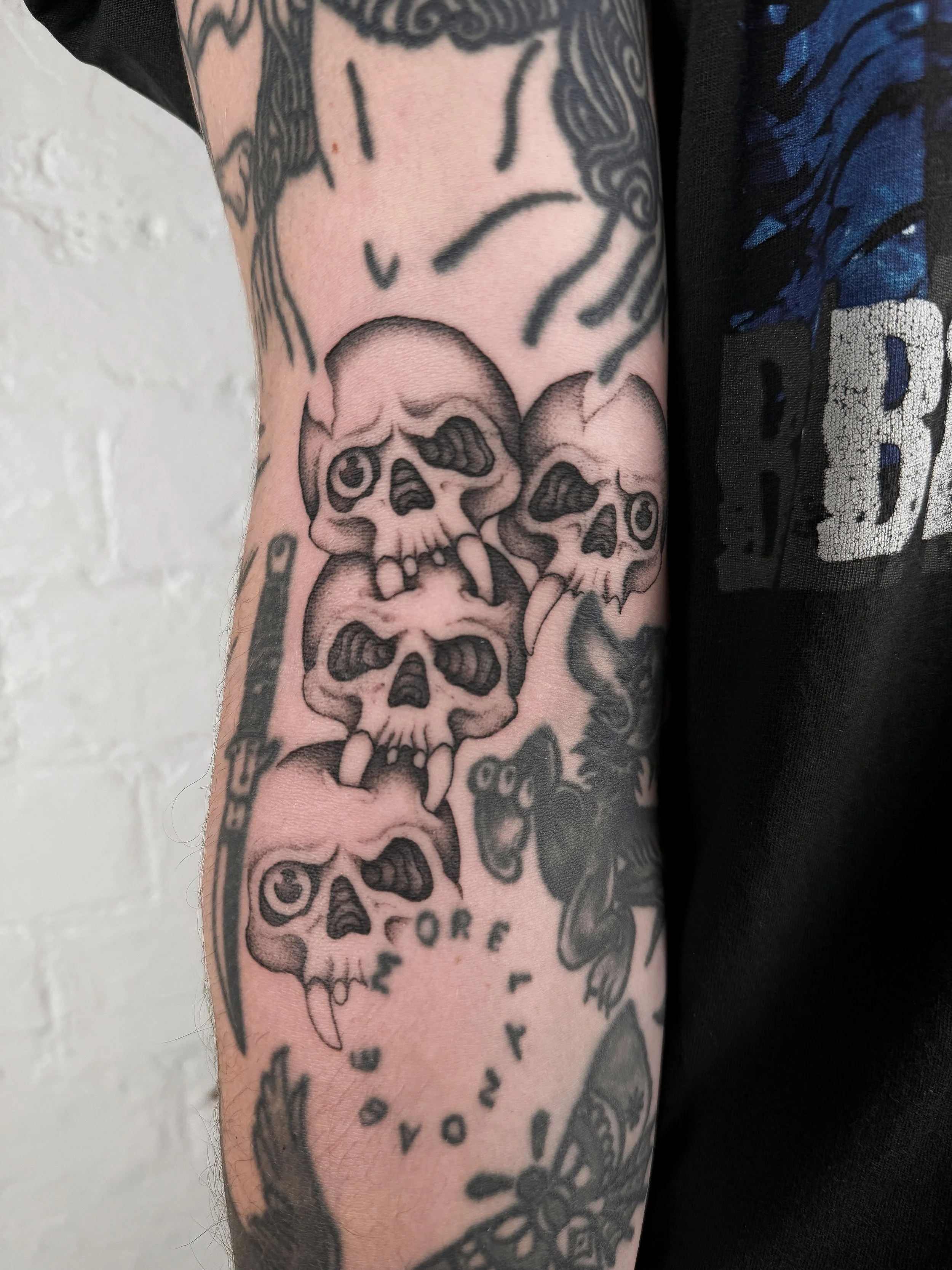 Skull stack drawn to fit for Zaak 🖤 Give me all your awkward gaps and let me fill &lsquo;em with skullzzzz 💀 Done at @parliamenttattoo xx