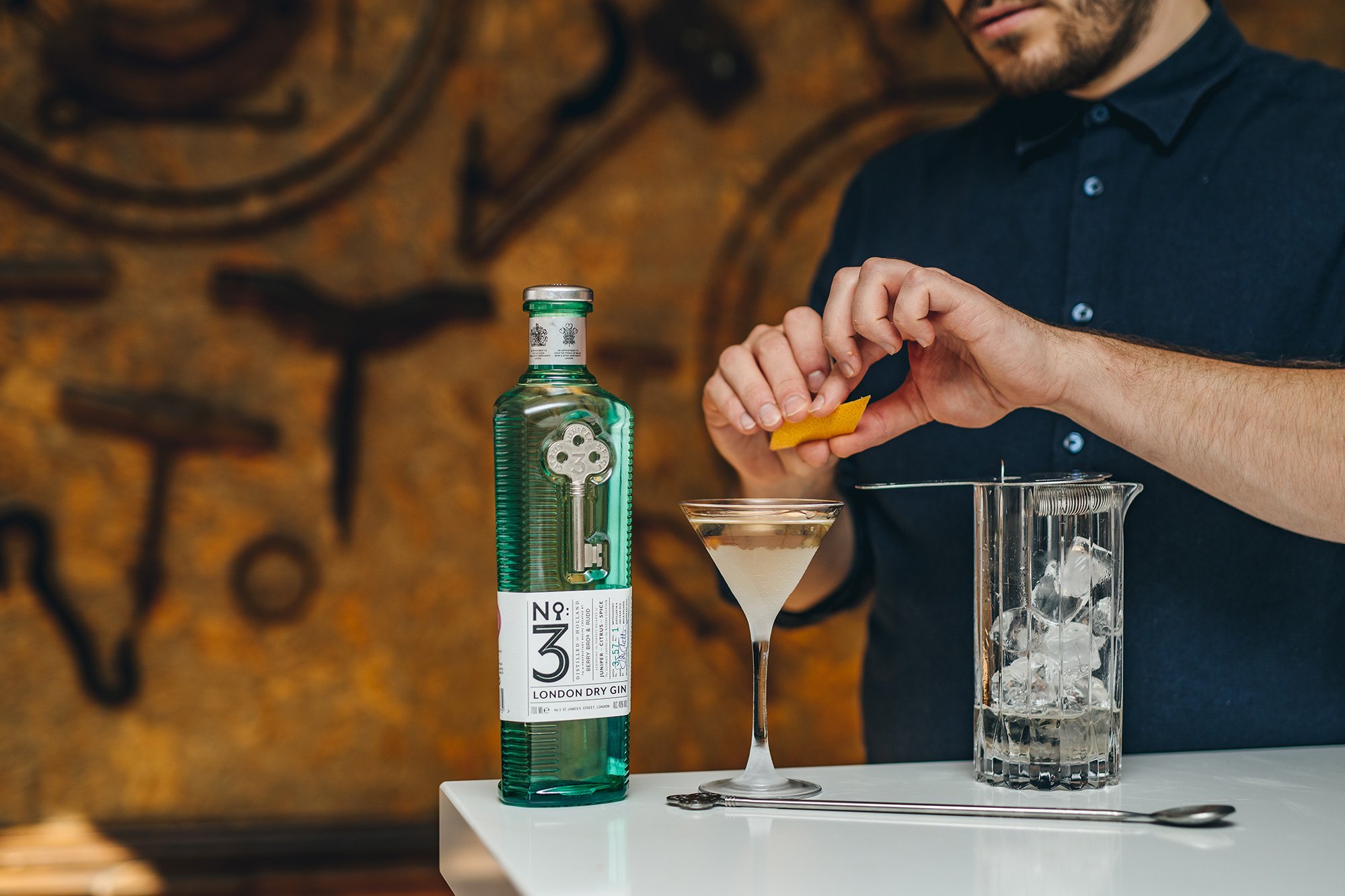 no3-gin-award-winning-luxury-classic-london-dry-gin-juniper-citrus-spice-supreme-champion-spirit-17.jpg