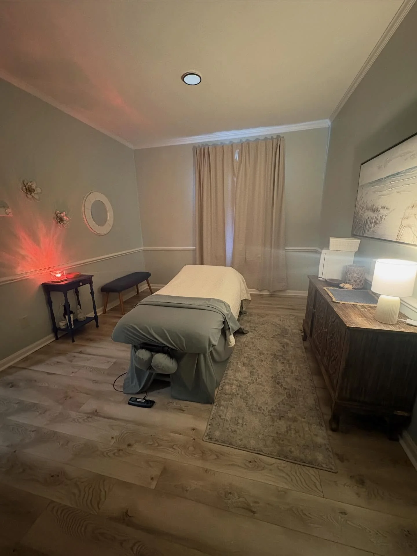 One of the questions I get most is about our decor style. Honestly, I don&rsquo;t stick to a single style&mdash;I believe in flow and letting things find their place naturally. 🏡 Everything has a &ldquo;home,&rdquo; but sometimes that home moves, an