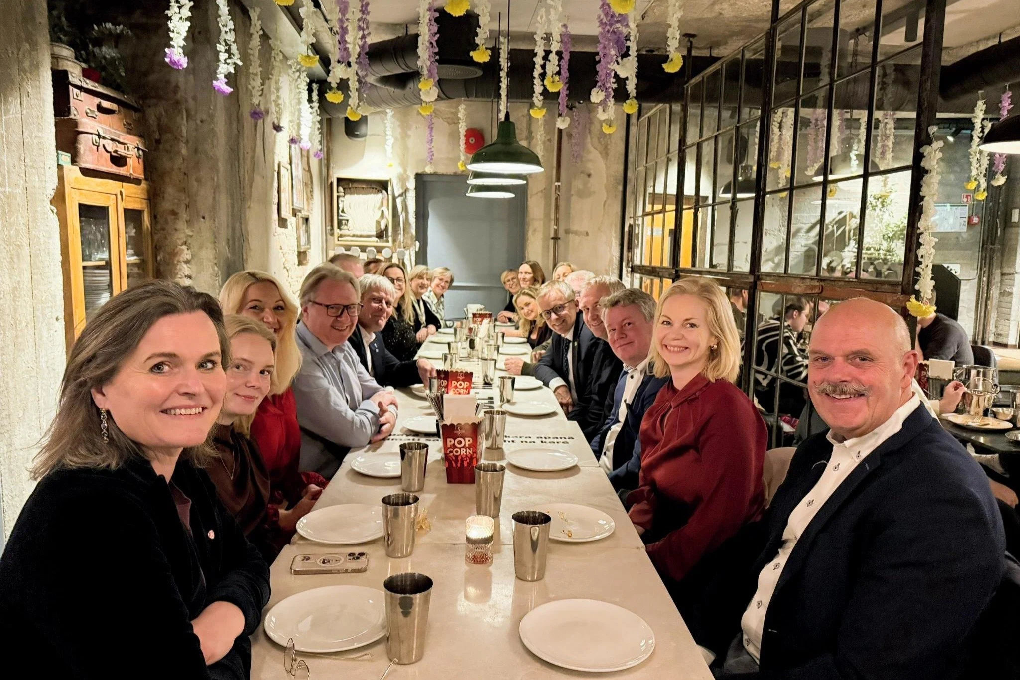 Middag med regionrådet, Agderbenken, statssekretærer og statsråd fra Asgder.JPG