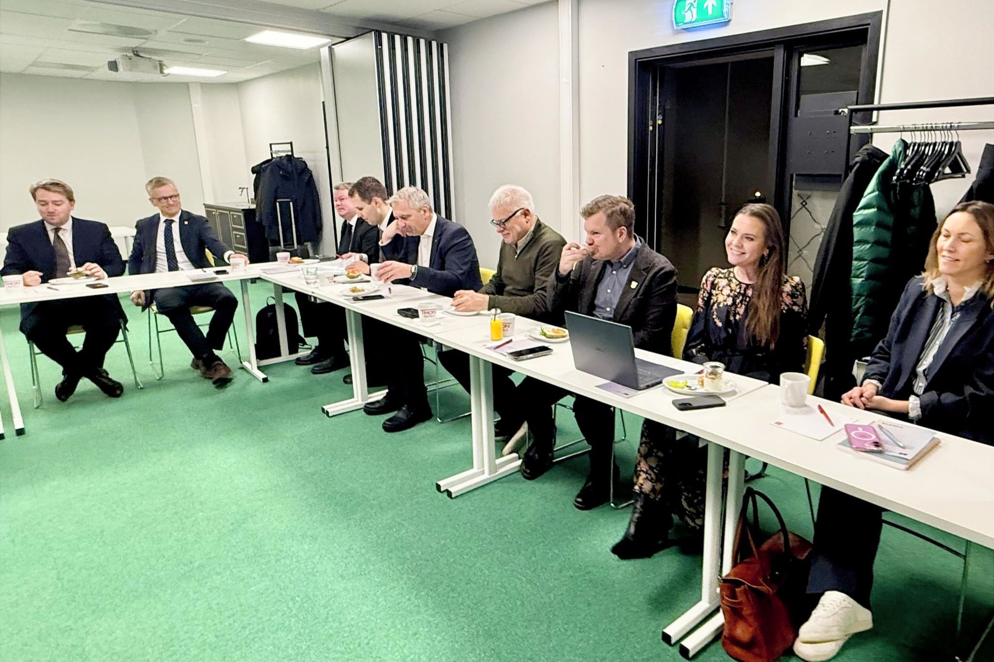 møte med agderbenk.JPG