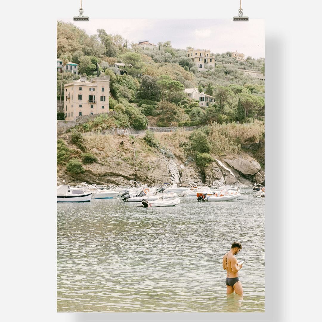 🍑🍑 Speedo 2 is from the new series of travel inspired photo prints now available on my website 🩲🇮🇹 if you want to see a real icon, there is also a Speedo 1, check it out 🤭 🔗Link in bio
.
.
.
.
.
.
.
#artprints #artprintsforsale #smallbusinessu