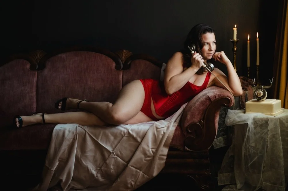 Taking a phone call, but make it sexy 👠💋