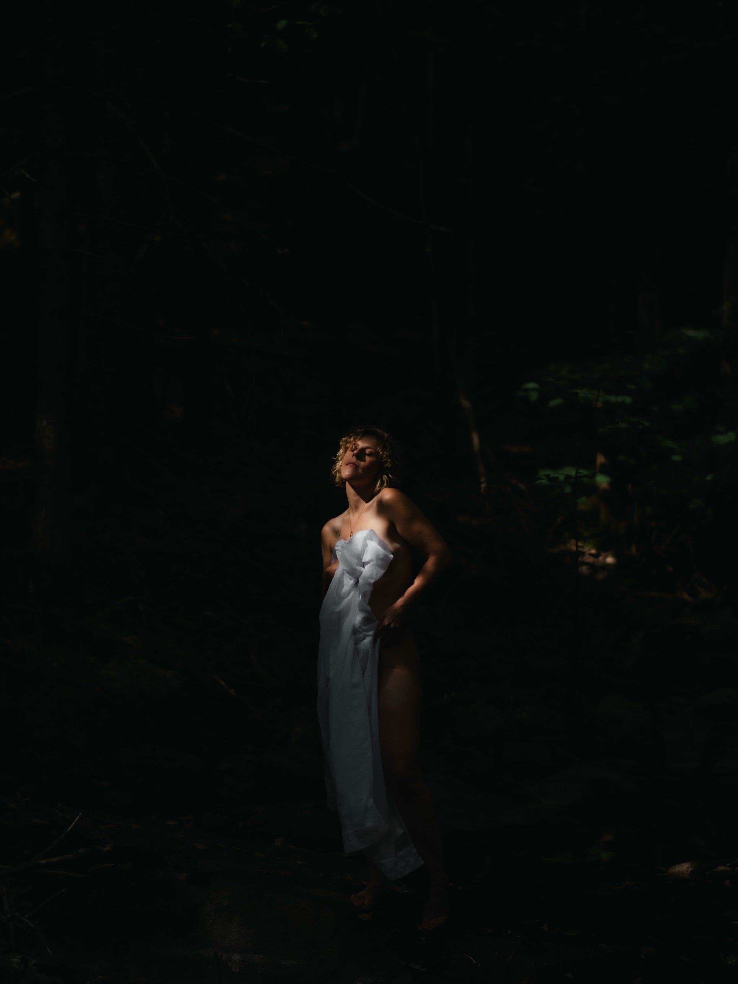 Basking in the glow ✨

There&rsquo;s something so freeing about outdoor boudoir sessions. In nature it&rsquo;s somehow easier to feel accepted and at peace with your body. To slow down and allow the sensations of the sun, wind, and water to calm you.