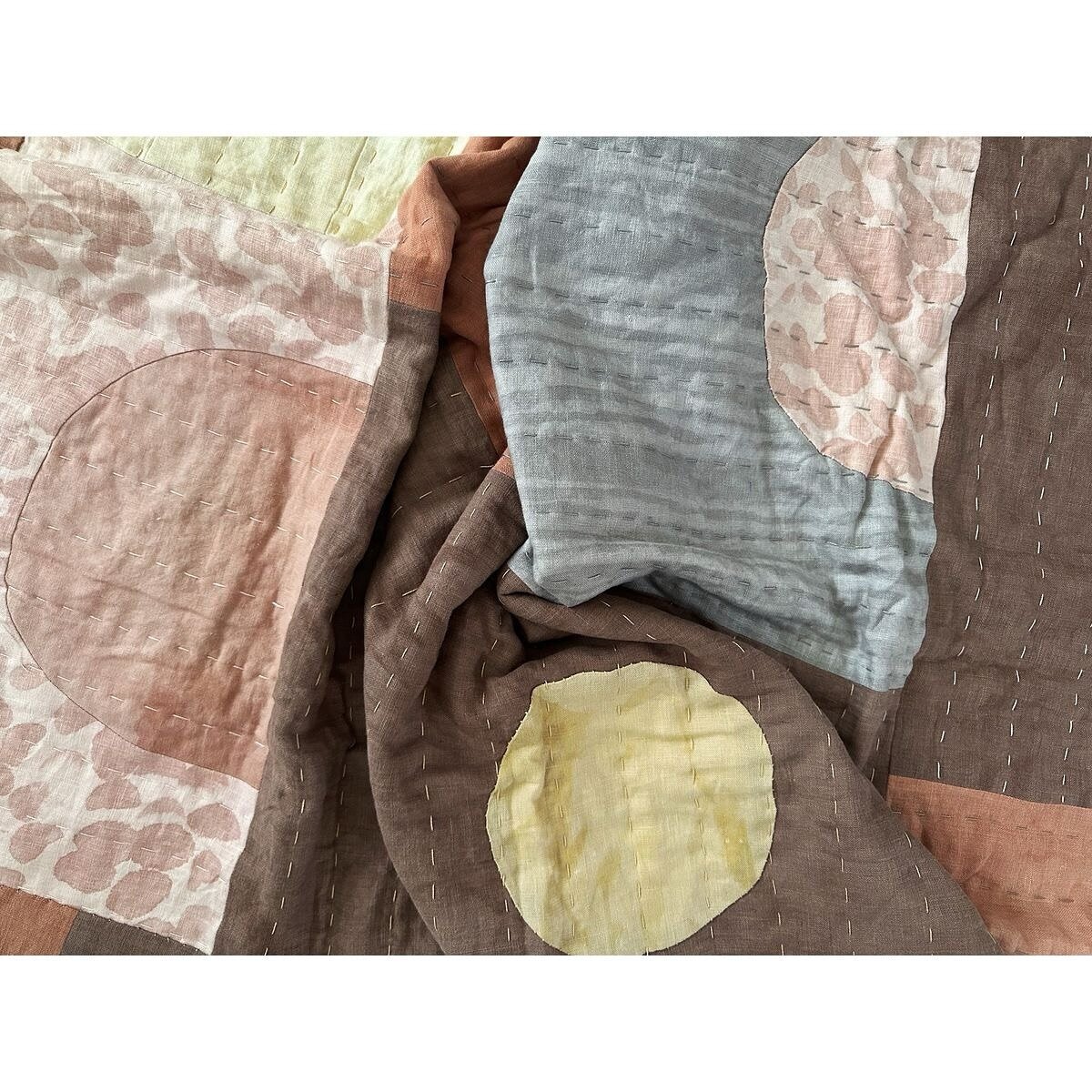 S U N R I S E  S U N S E T  Q U I L T 

Soft and squishy plant dyed linen quilt inspired by the moody British weather and the changing light.

Dyed by me with avocado, and sumac and modified with iron. Some fabrics were pre painted with soya milk or 