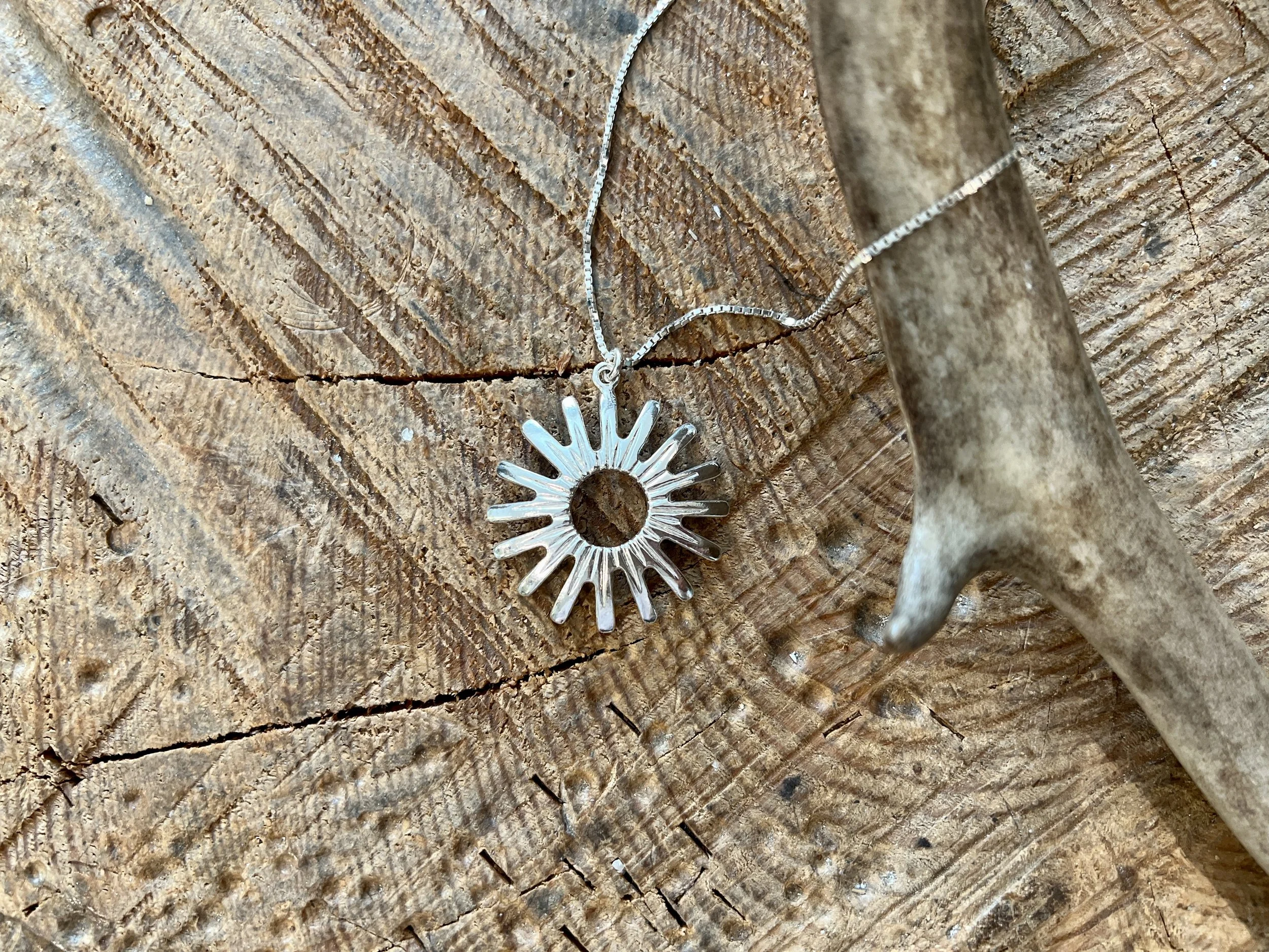 Beaivisuoŋárát ❊ THE RADIANT SUN
