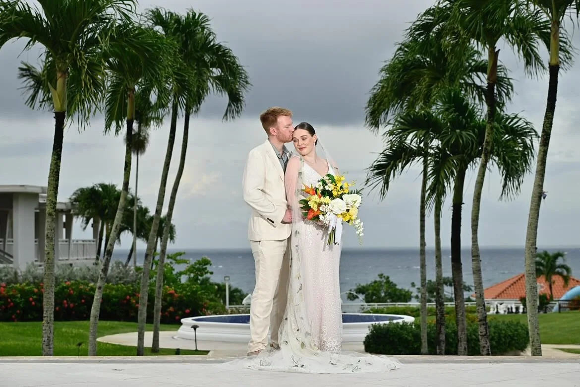 When your flowers have better travel plans than most people ✈️🌴
Lydia &amp; Tom&rsquo;s dreamy Jamaica wedding was pure sunshine &mdash; bright tropical tones, beachy romance, and the sweetest little flower girl 🥹💛
Her bouquet was designed with a 