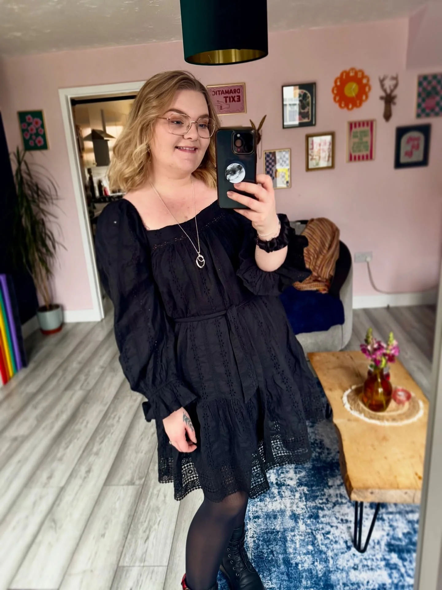 Hey 👋🏻

If you&rsquo;re new here, I&rsquo;m Leanne &mdash; the one talking with you &amp; designing all the colourful, slightly untraditional wedding flowers you see on this page 🌈

I create bespoke silk wedding florals for couples who want someth