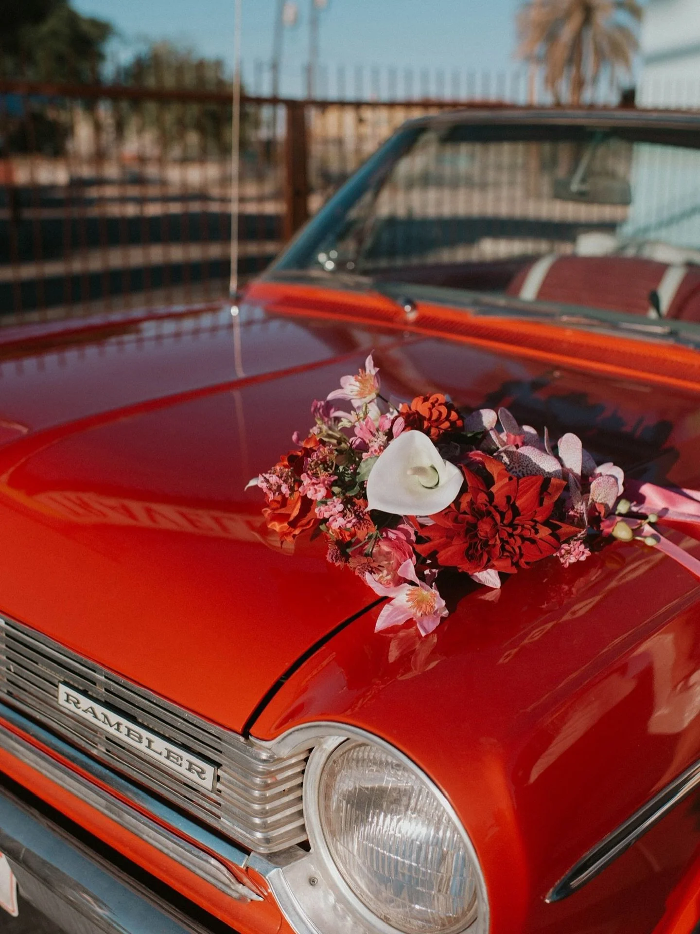 Up close&hellip; because this is where the magic actually is 👀

Texture, colour, movement&hellip; all the bits that make a bouquet feel like you

Not just something you picked off a list

Leanne 🌿

📸 @brittanylo_photo 

#StaffordshireWeddingFloris