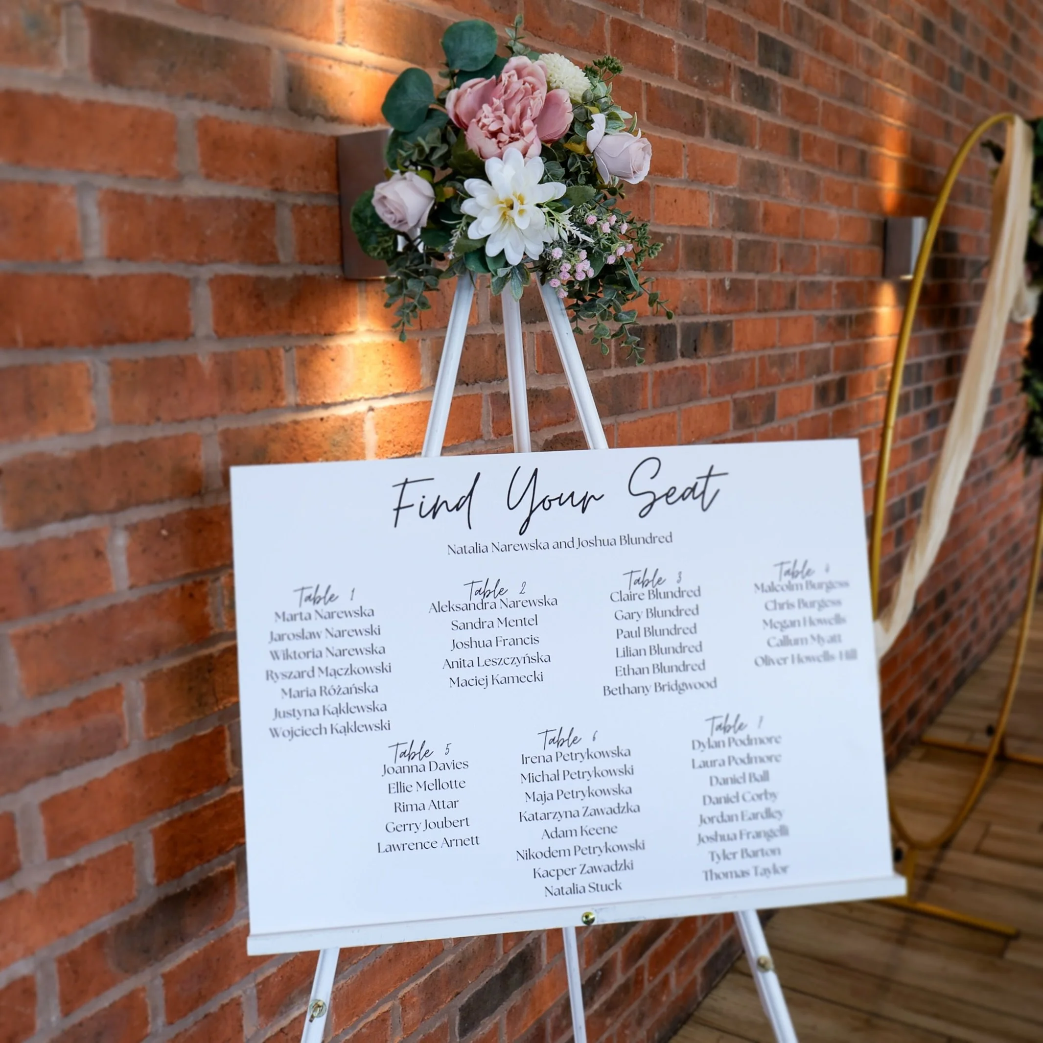 Sometimes it&rsquo;s the smaller floral touches that pull everything together 🌿

Natalia &amp; Josh had matching florals added to their seating plan easel at Aston Marina to tie in with the rest of the styling &mdash; and it made SUCH a difference t