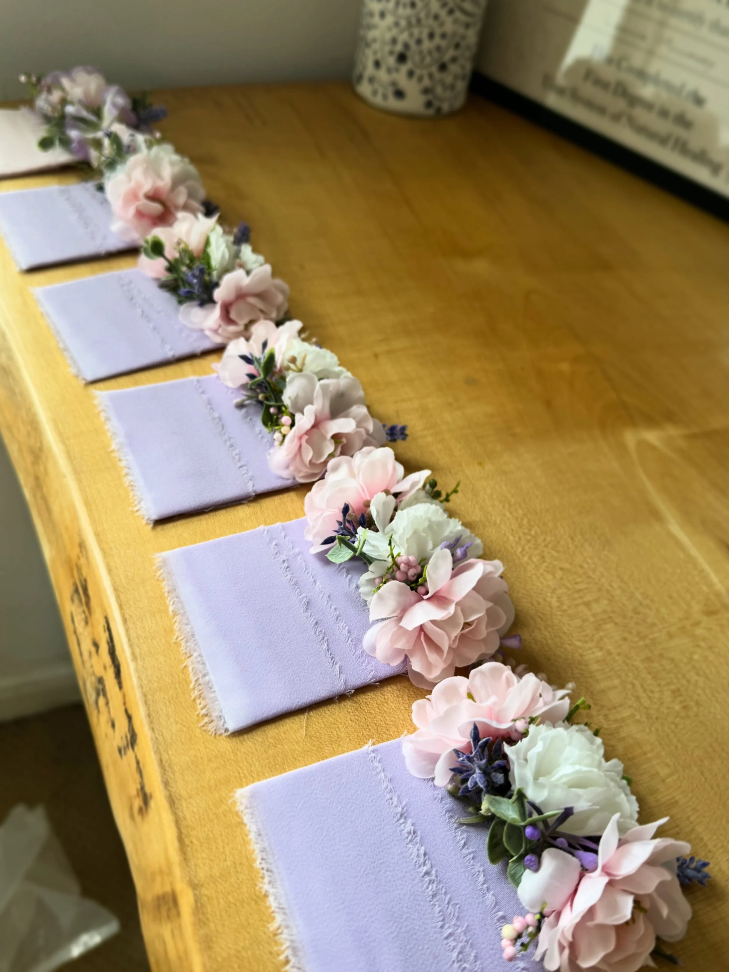 Pocket squares don&rsquo;t get nearly enough attention 👀

Everyone talks about bouquets and buttonholes, but little details like these can pull an entire wedding look together.

Perfect for grooms, groomsmen, dads, grandads or anyone who wants somet