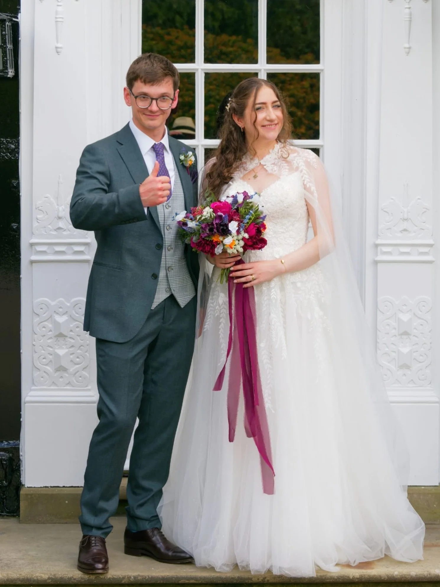 The first sneak peek from Hannah &amp; Jonathan&rsquo;s wedding has arrived and I couldn&rsquo;t wait to share it 🌿

Firstly, a huge thank you to Hannah for sending this over while they&rsquo;re still waiting for their professional photos.

I absolu