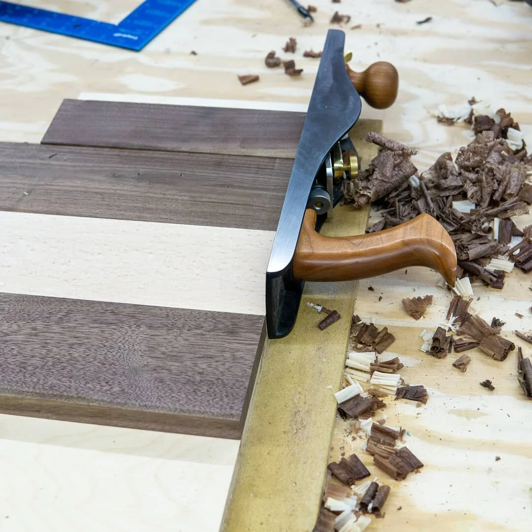 Katz Moses inspired shooting board, cleaning up the edge of a cutting board #shootingboard #woodworking #lienielsen #cuttingboard #birdseyemaple #walnutwood